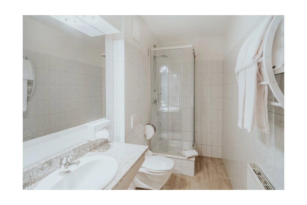 MonteurZimmer: Hotel am Kapuzinerplatz: Ihr innovatives Business Hotel im Herzen von Knittelfeld