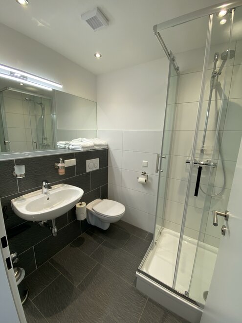 Monteur-Zimmer - Preis pro Nacht - St. Gertraud (Frantschach-St. Gertraud) -  KM Hotel Murtal Rooms & Apartments: Komfortable Unterkunft in Gobernitz (Knittelfeld)