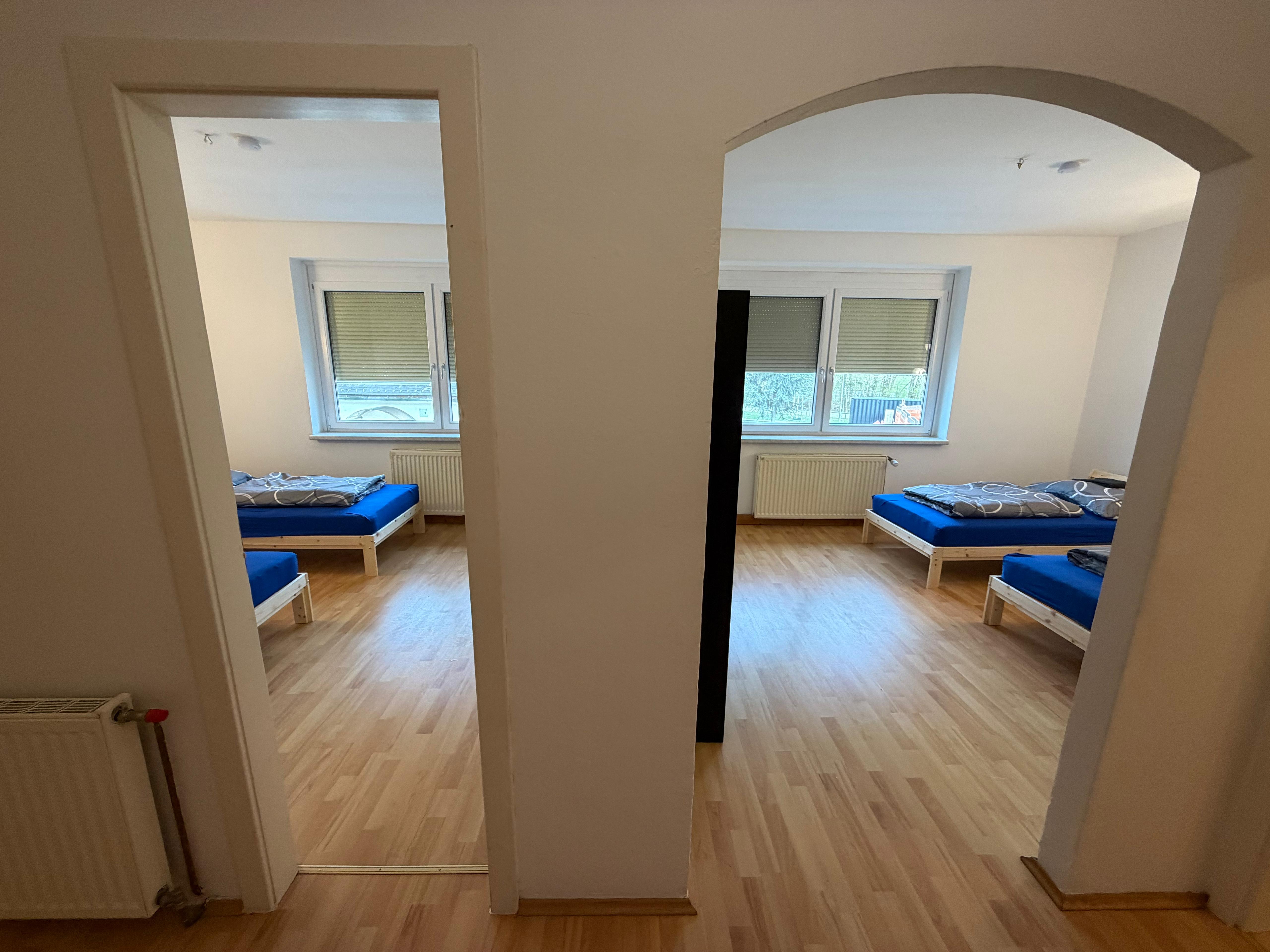 MonteurZimmer: Gang - Monteur-Arbeiter Wohnung in Gewerbe-und Industriegebiet Nähe