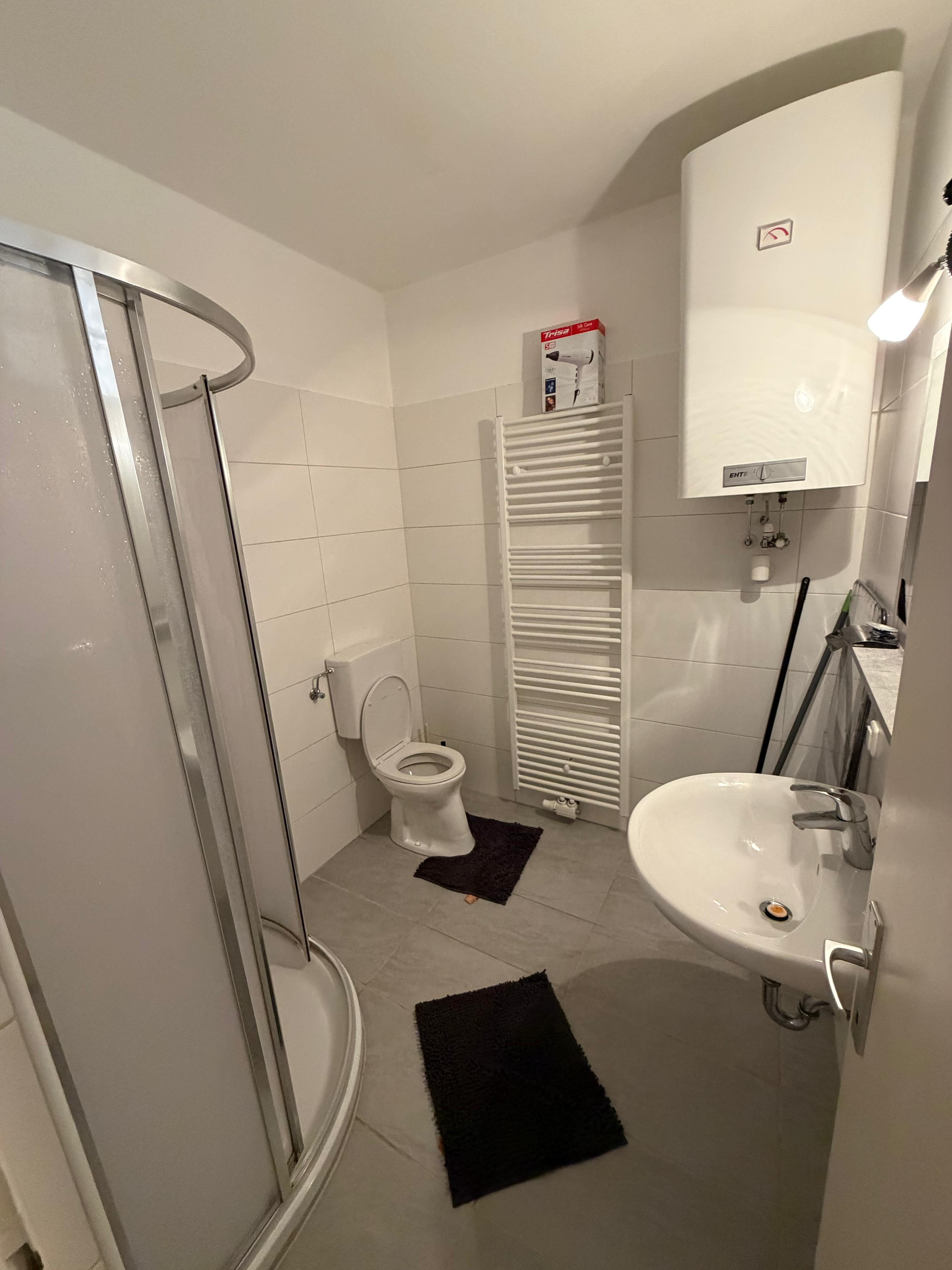 MonteurZimmer: Badezimmer - Monteur-Arbeiter Wohnung in Gewerbe-und Industriegebiet Nähe