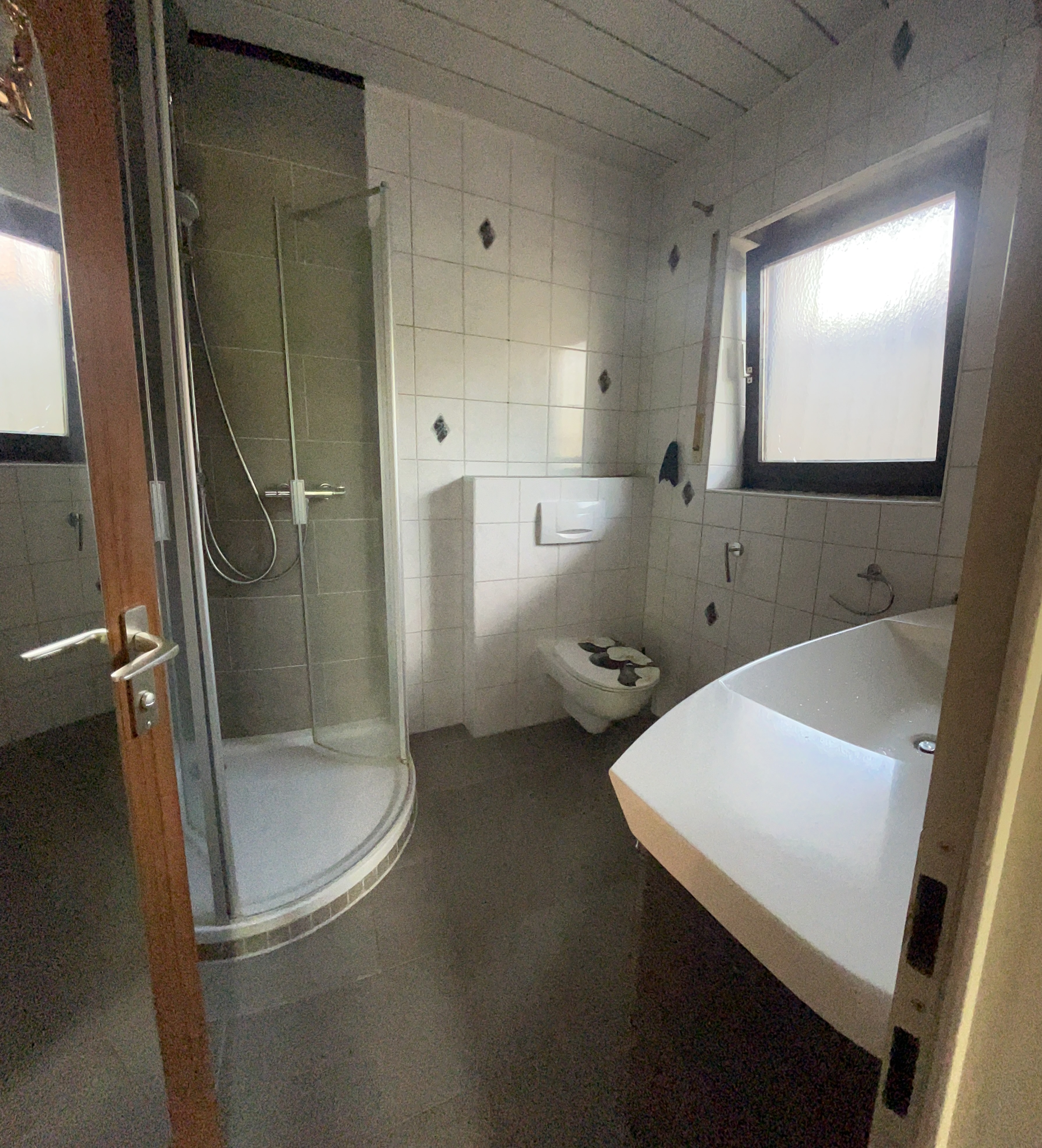 MonteurZimmer: LuSo Iancu Immobilien GmbH 