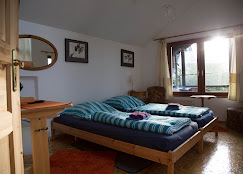 MonteurZimmer: schönes, helles Doppelzimmer im Garten unterm Nussbaum - "Haus Apportin" B&B, Pension