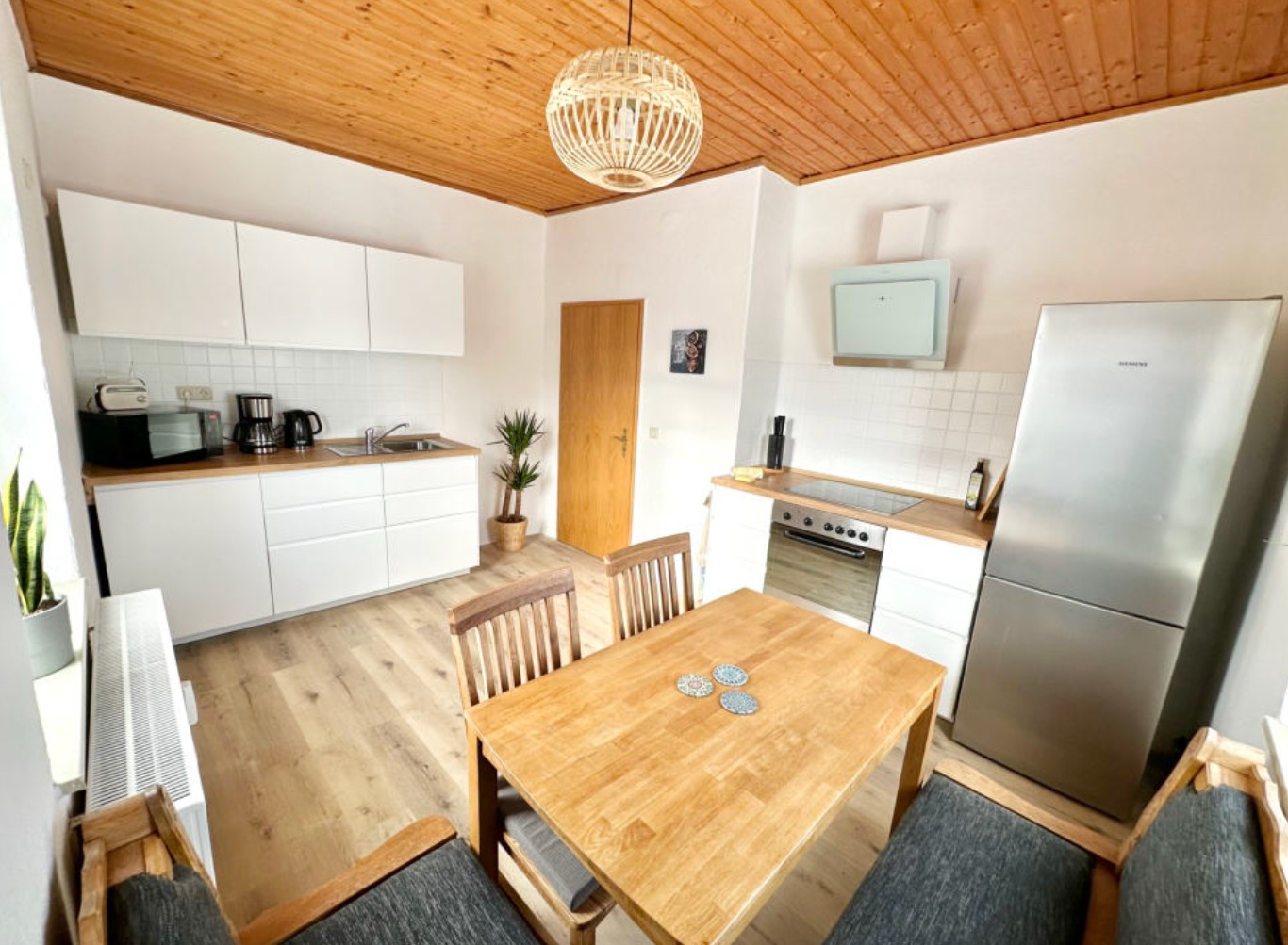 Monteur-Zimmer - Seelze - Hannover: Frisch sanierte Monteurwohnung: Parkplatz + TV + WLAN