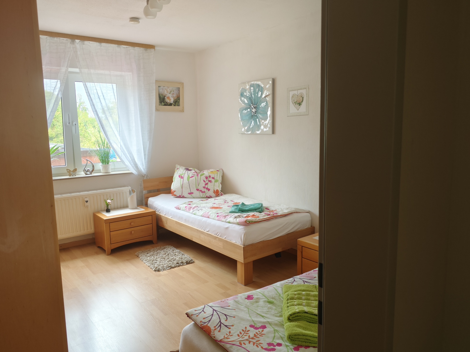 MonteurZimmer: Schlafzimmer 1 mit Einzelbetten - Ferienwohnung Leineblick