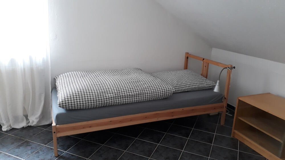 Monteur-Zimmer - Seelze - 4 Zimmer-Wohnung 94 qm, Küche, Bad, 3 Schlafräume, TV-Sitzecke