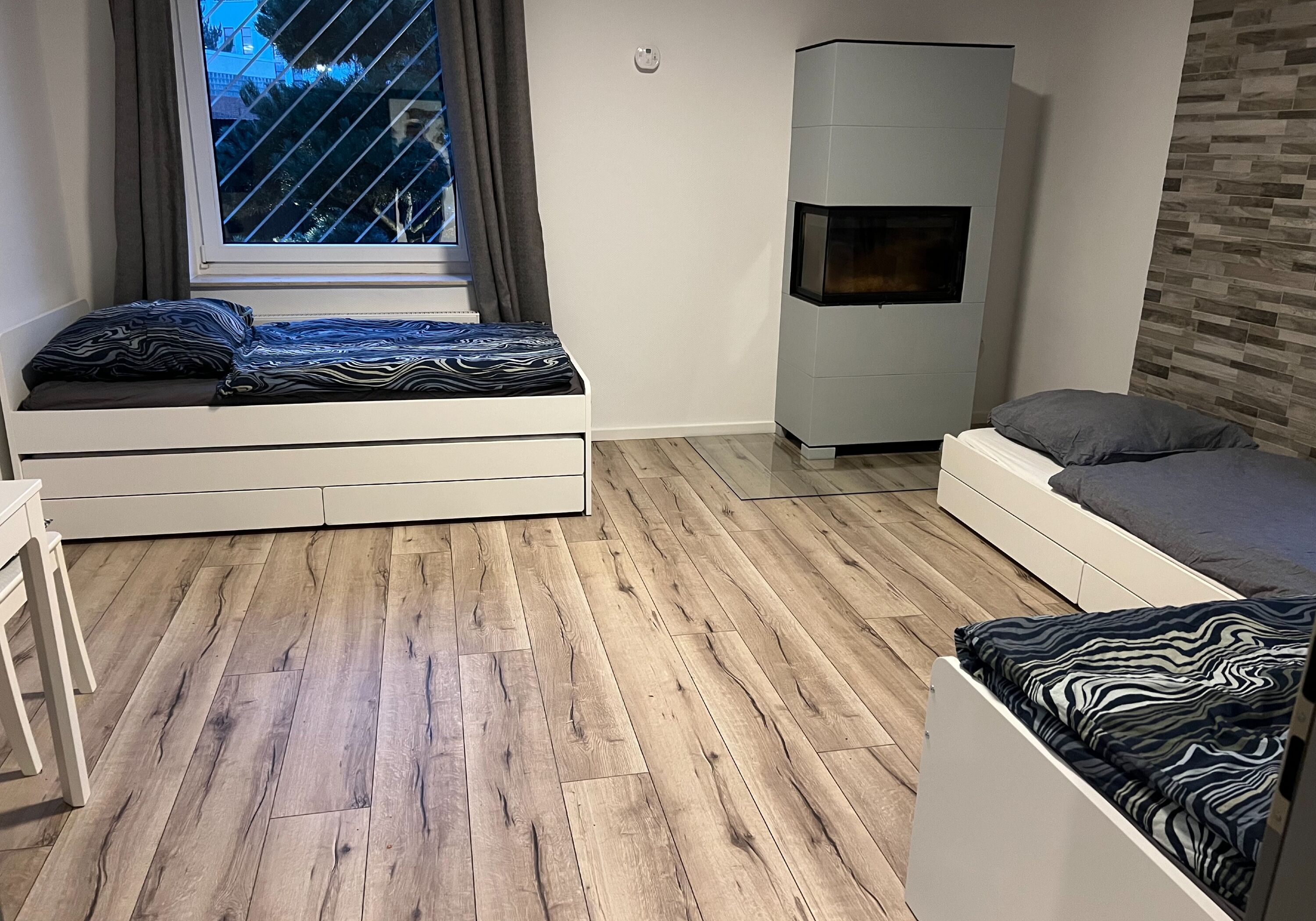 Monteur-Zimmer - Hannover - Gästehaus Hannover nahe VW, Conti! Eigener großer Innenhof