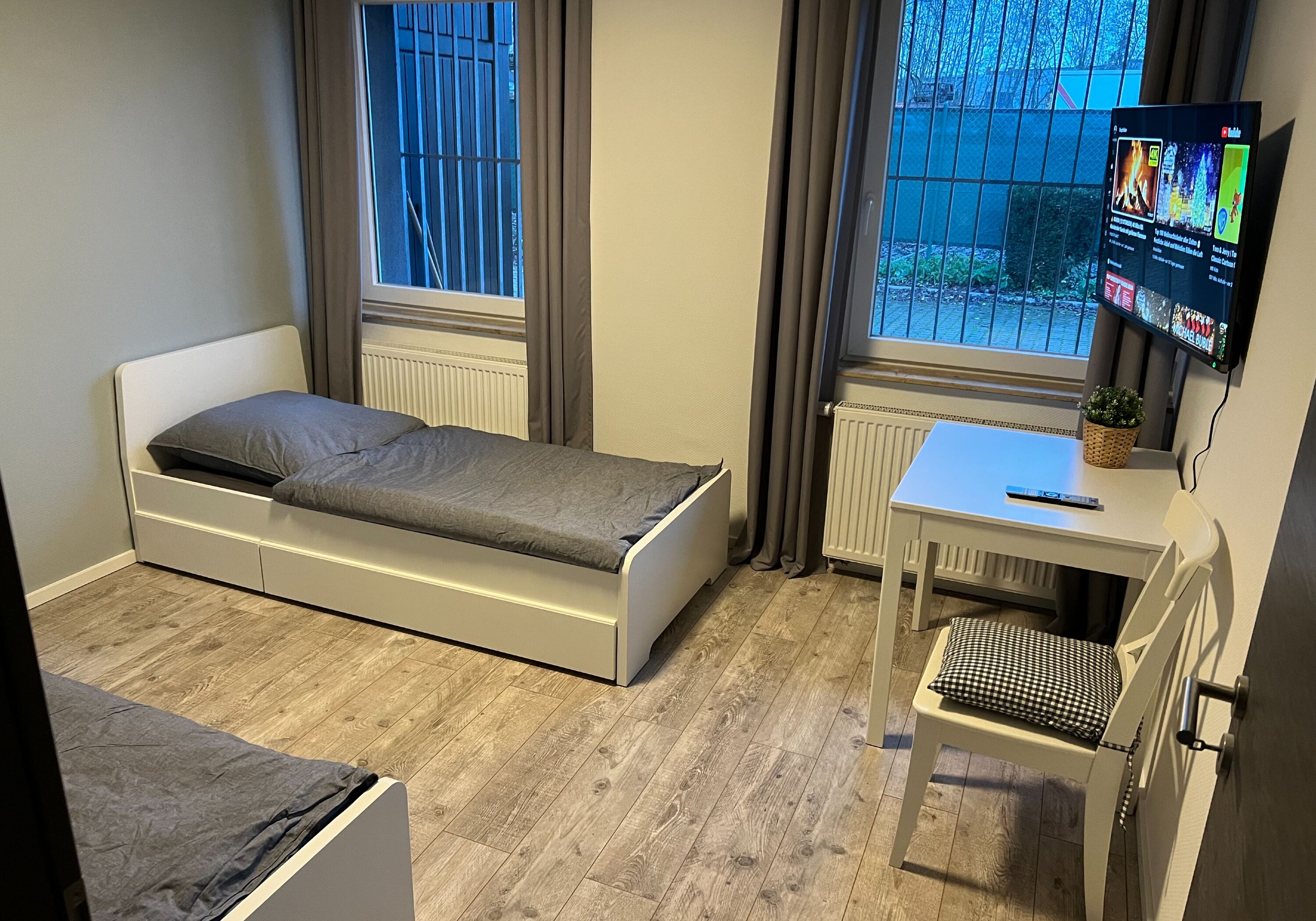 Monteur-Zimmer - Hannover - Gästehaus Hannover nahe VW, Conti! Eigener großer Innenhof