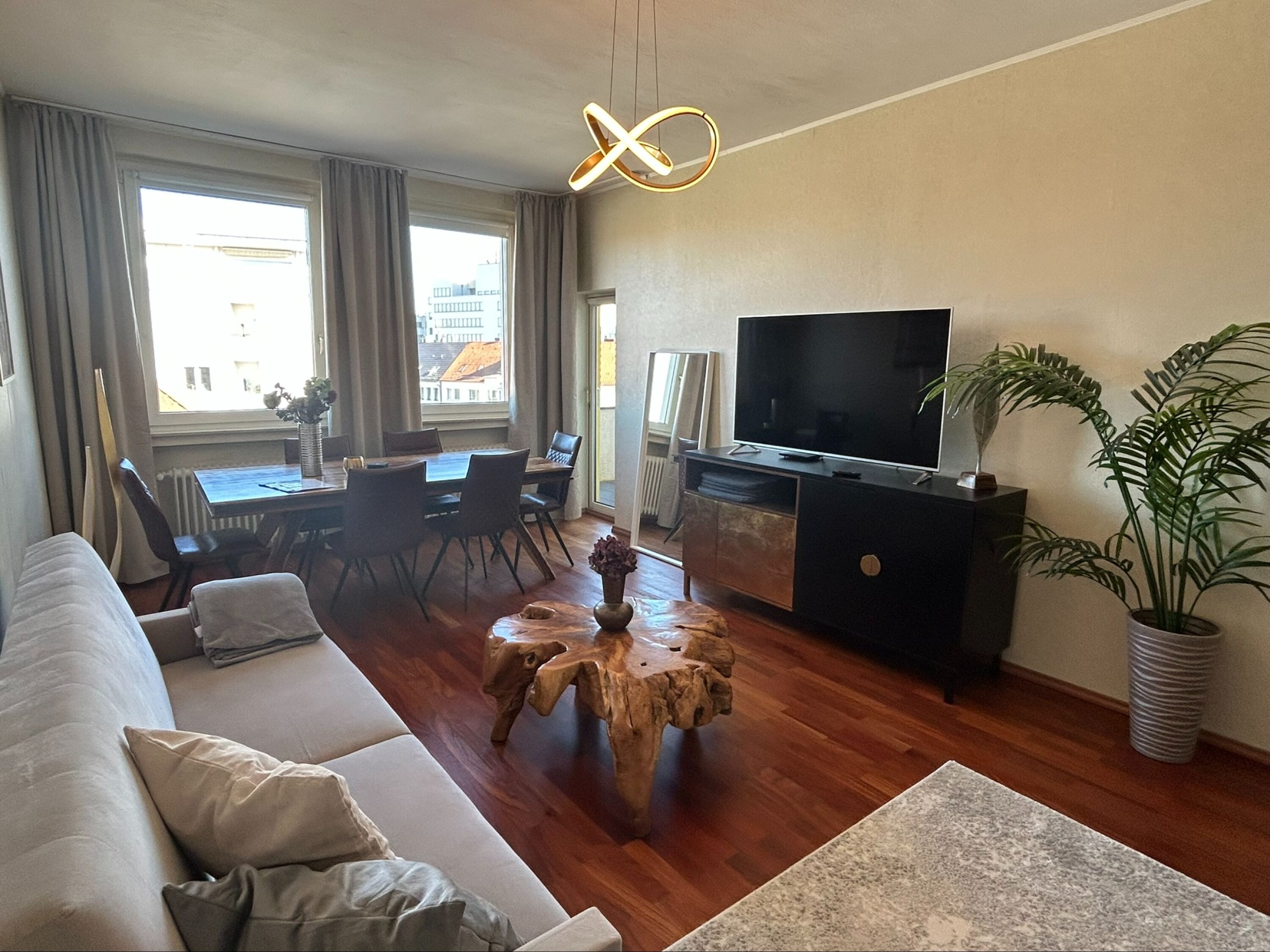 Monteur-Zimmer - Hannover - 3 Zimmer-Balkon-Fahrstuhl-zentral-voll ausgestattet