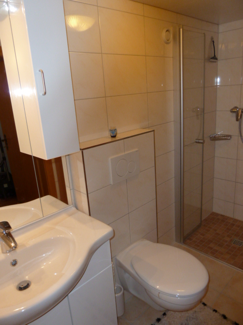 MonteurZimmer: Dusche Fewo 1 - Fewo 2