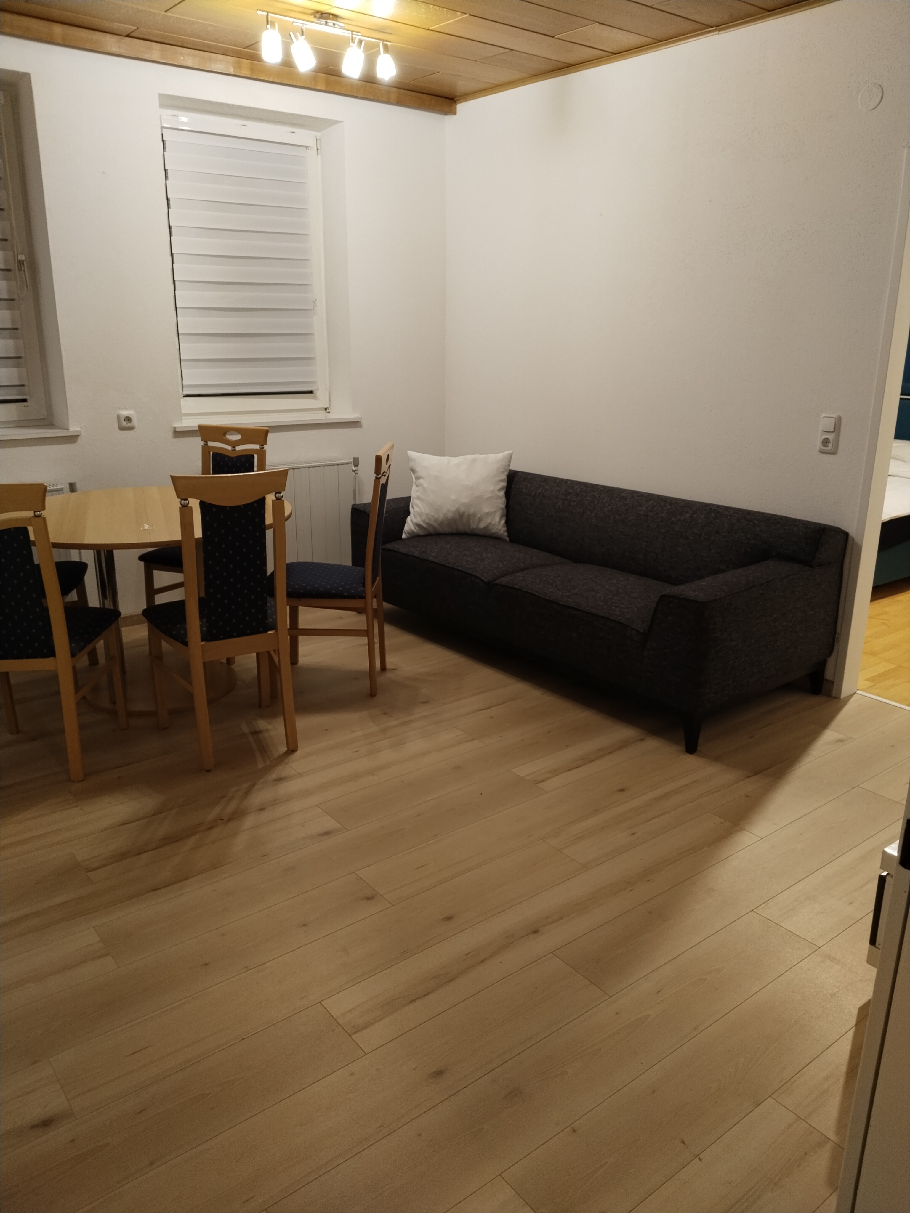 Monteur-Zimmer - Krems an der Donau - Wohnzimmer - Apartment with 4rooms