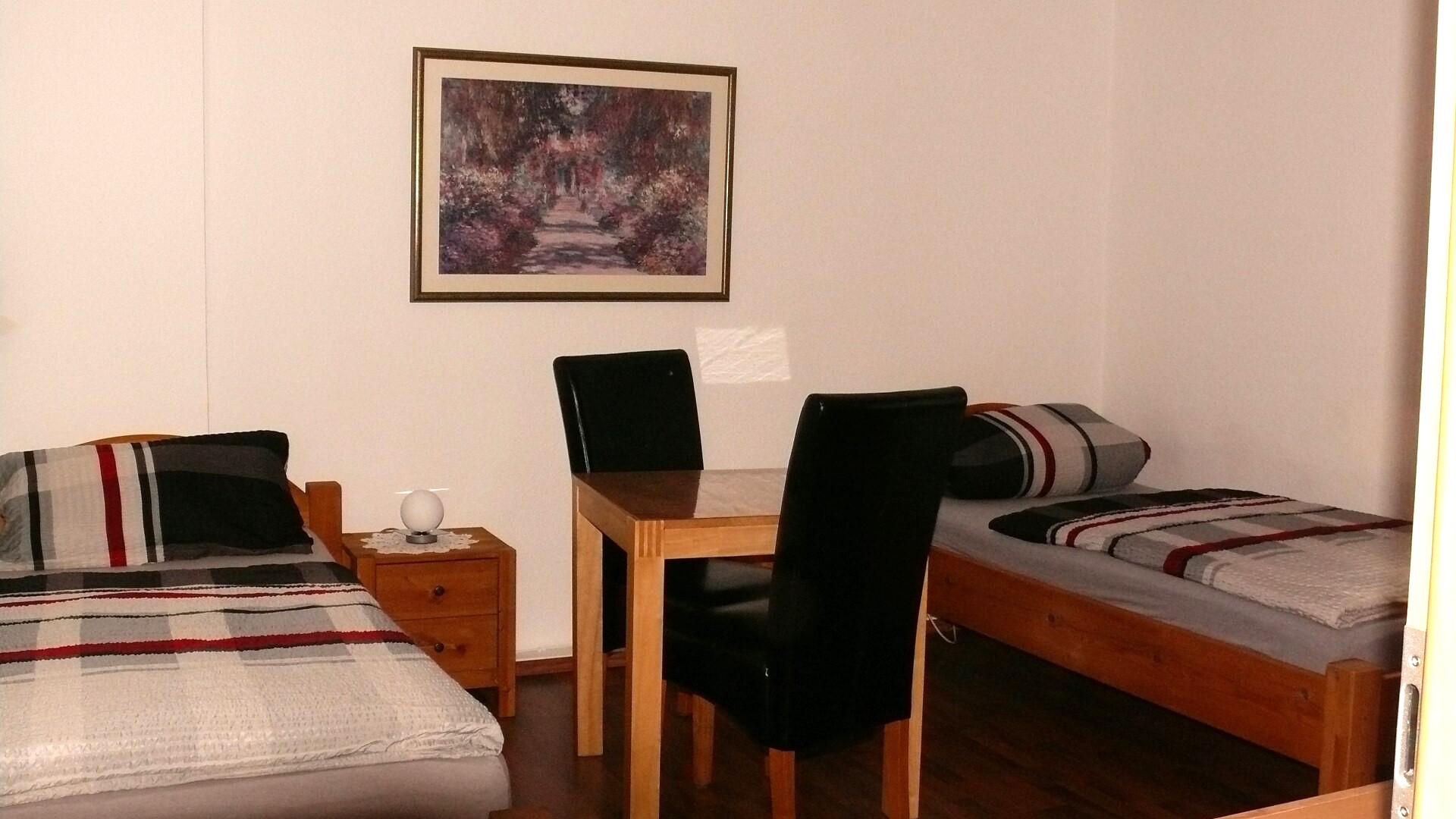 Monteur-Zimmer - Moers - Monteurwohnung Duisburg Palme Fack/Hasikic