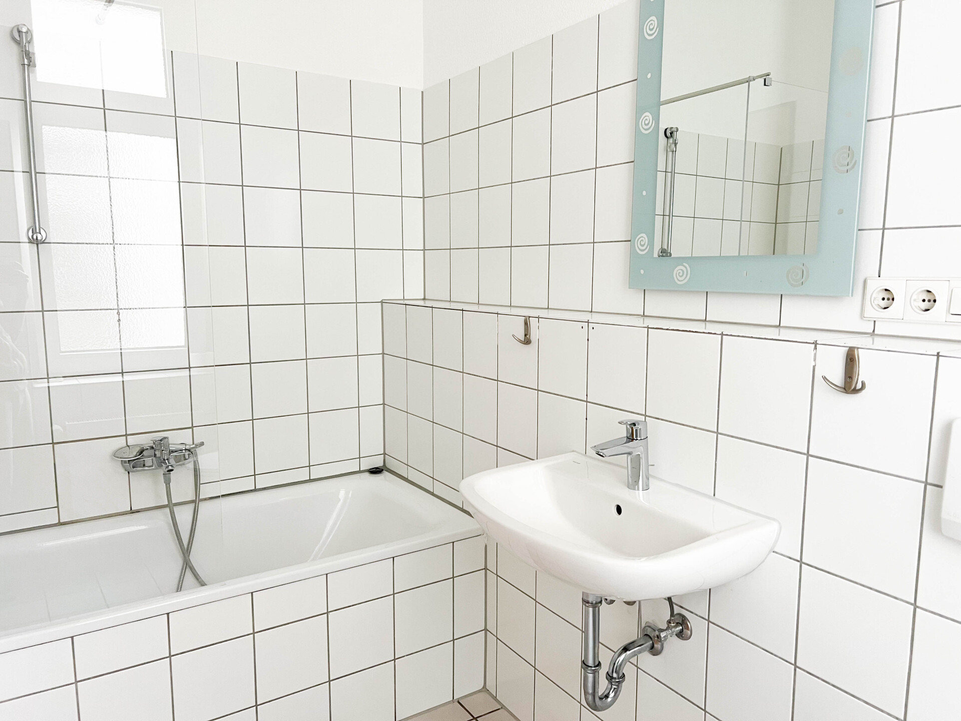 Monteur-Zimmer - Moers - Frei: 47051 Duisburg-Mitte, 3 Wohnungen bis 14 Personen, Einzelbetten