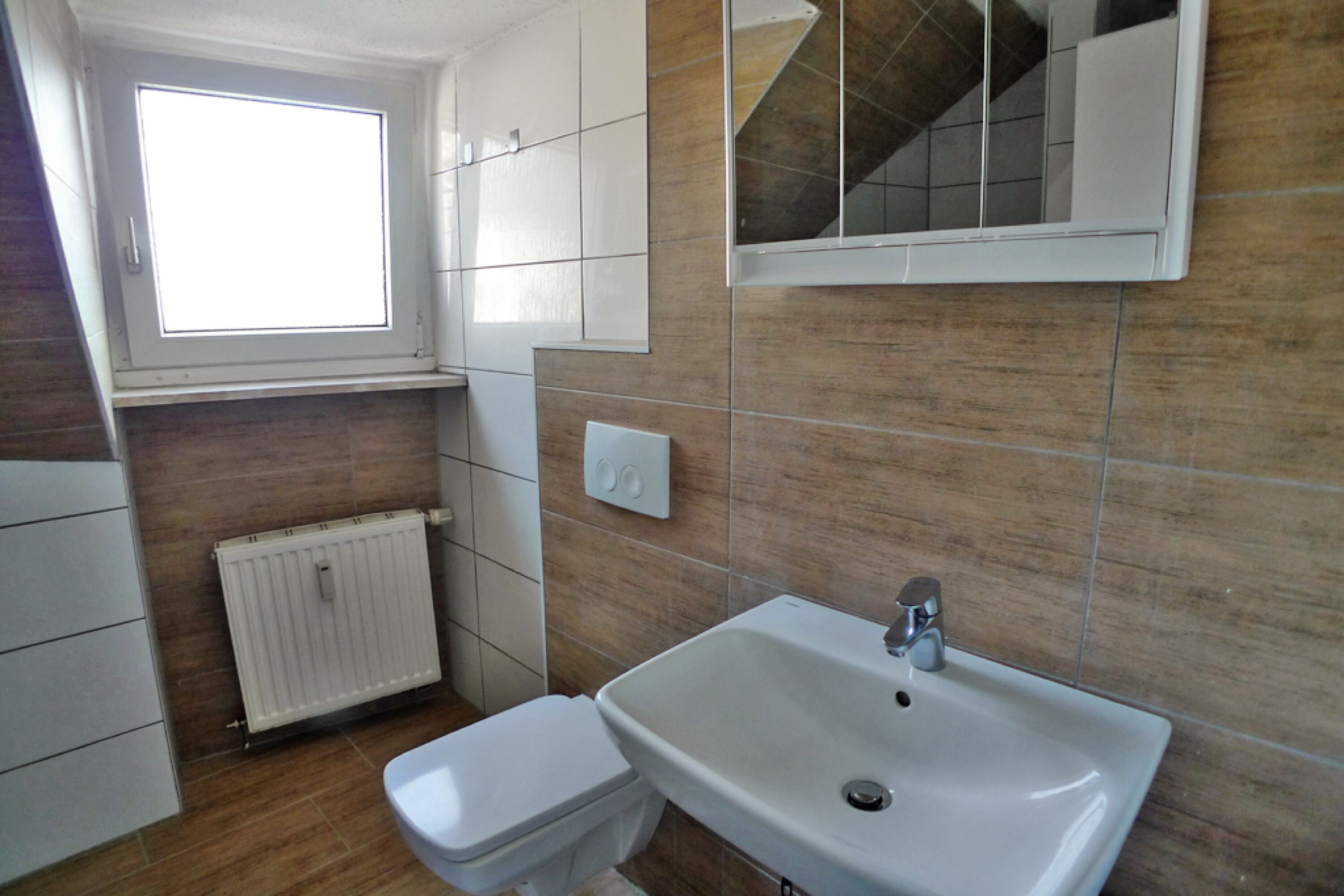 Monteur-Zimmer - Moers - Großes Haus mit mehreren Appartements in Duisburg-Beeck