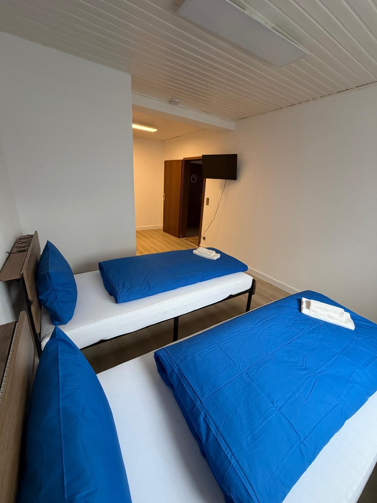 Monteur-Zimmer - Oberasbach - Monteurwohnung 4 Betten EIGENE UNTERKUNFT 6xParkplätze Zentral