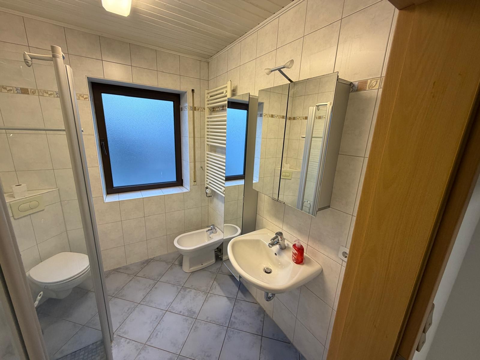 Monteur-Zimmer - Oberasbach - Monteurwohnung 4 Betten EIGENE UNTERKUNFT 6xParkplätze Zentral