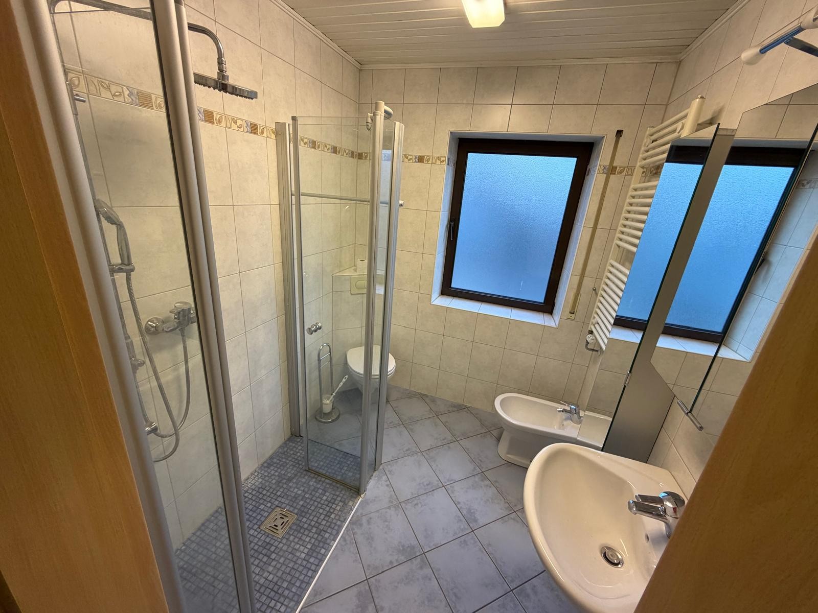 Monteur-Zimmer - Oberasbach - Monteurwohnung 4 Betten EIGENE UNTERKUNFT 6xParkplätze Zentral