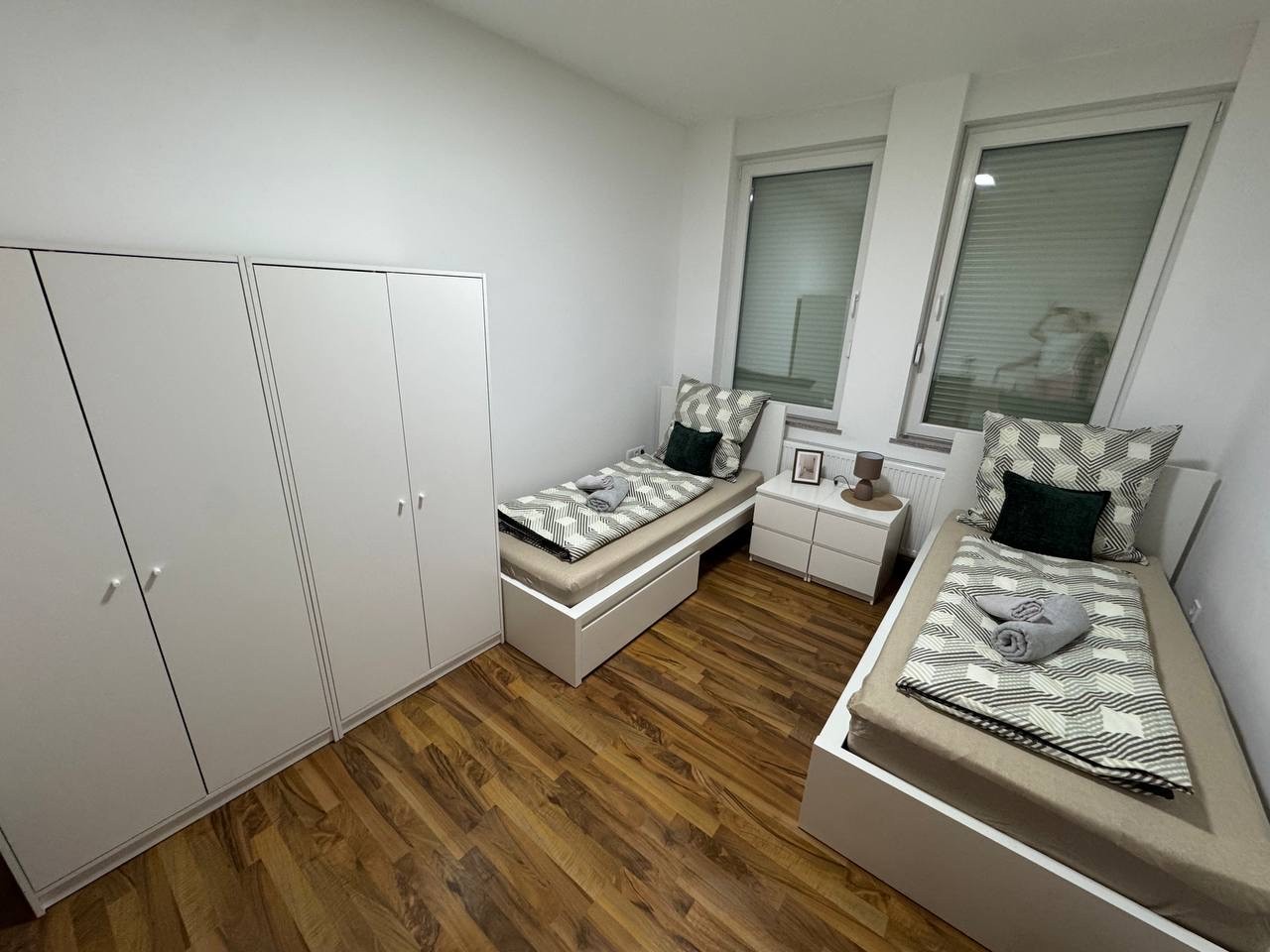Monteur-Zimmer - Düsseldorf - Haus für Firmen in Solingen, möbliert, Parkplatz, 12+ Pers.