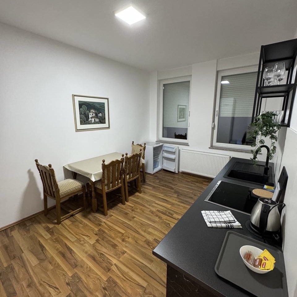 Monteur-Zimmer - Düsseldorf - Haus für Firmen in Solingen, möbliert, Parkplatz, 12+ Pers.