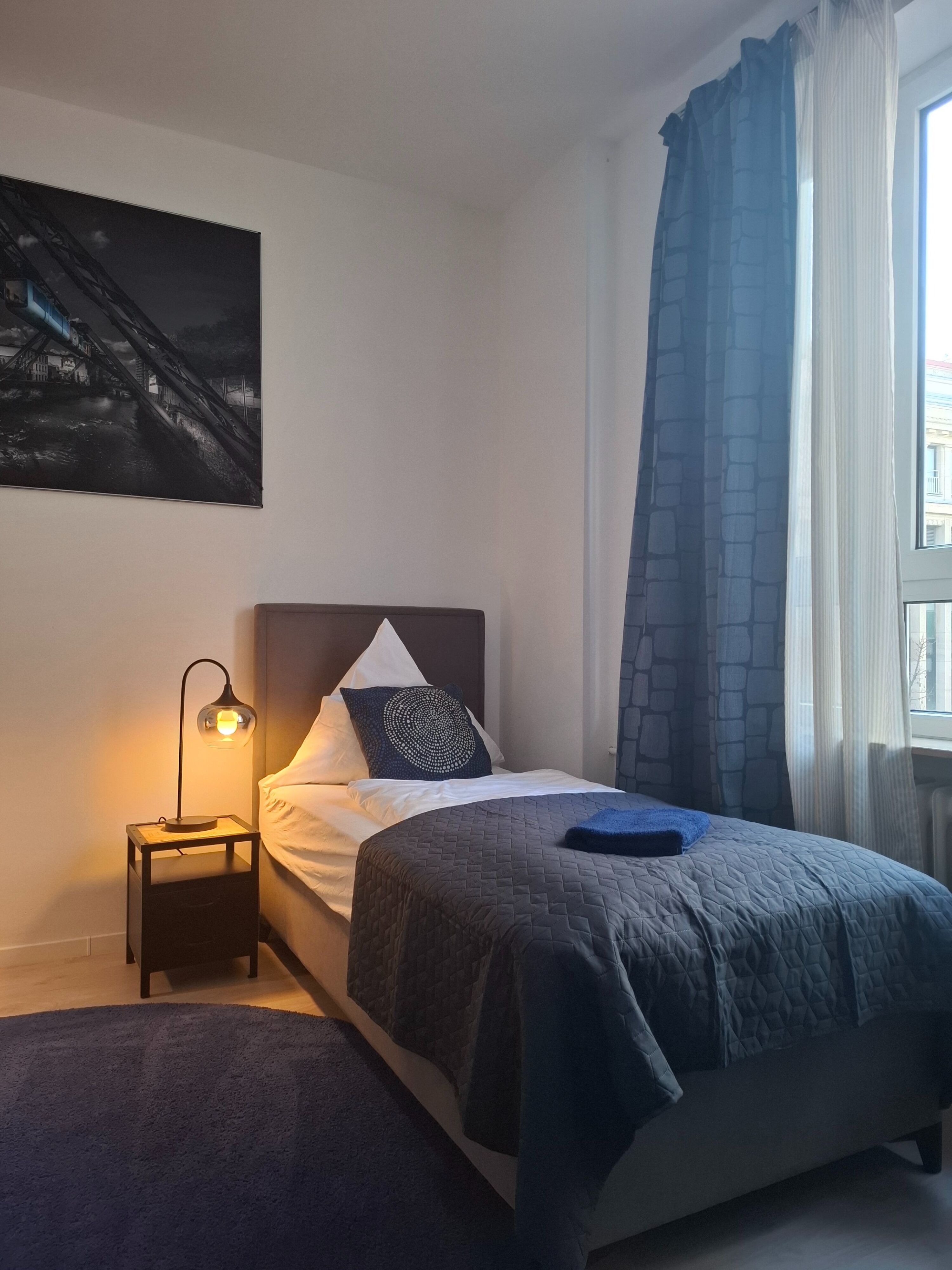 Monteur-Zimmer - Düsseldorf - Stilvoll-Zentral-Bahnhof-Altstadt-Mediapaket-W6