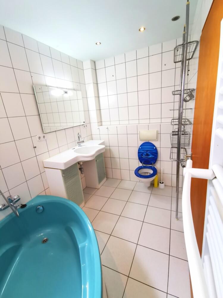 Monteur-Zimmer - Düsseldorf - Monteurwohnung Parkplatz+Internet+Küche+Waschmaschine⭐️