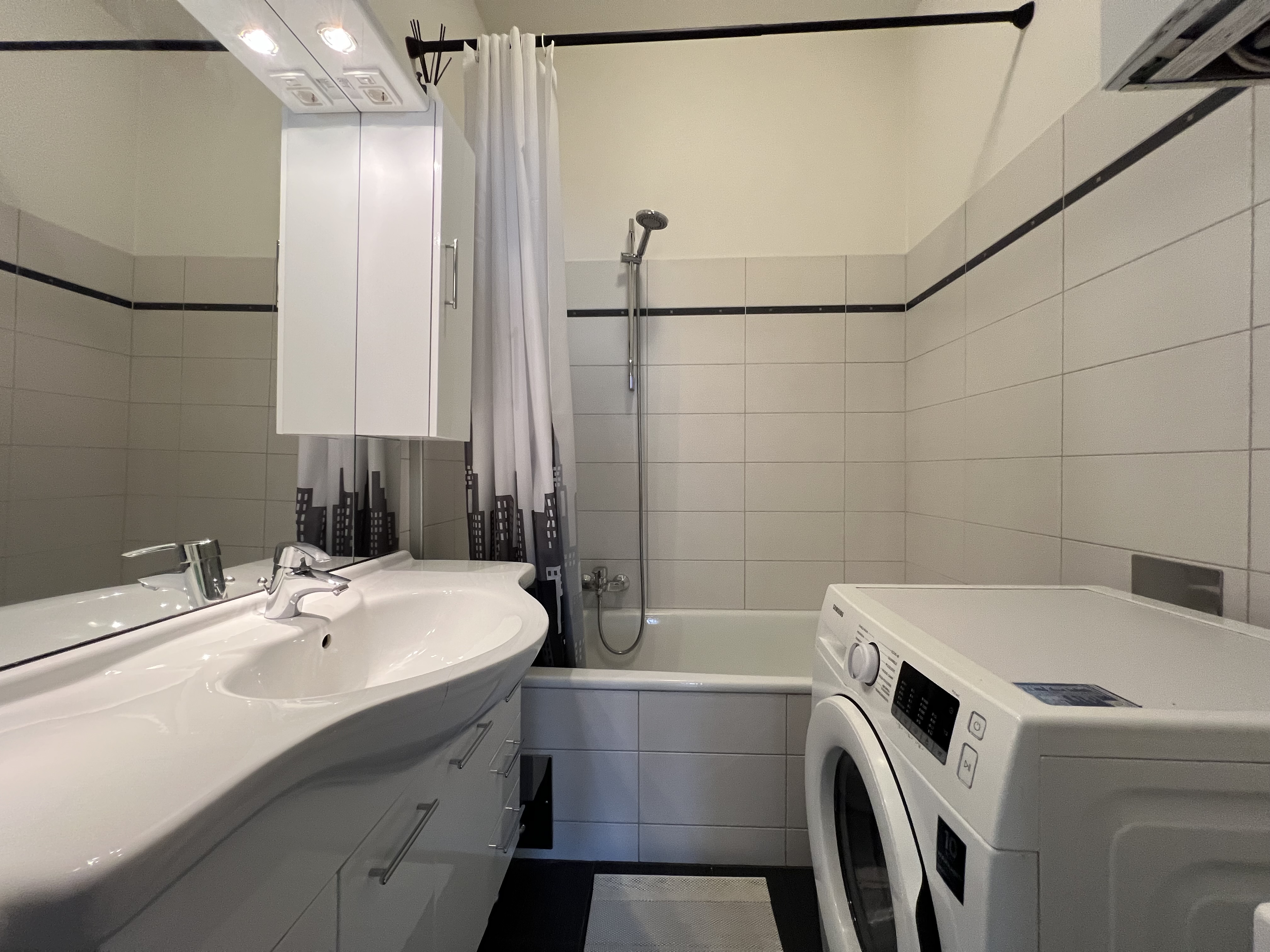 Monteur-Zimmer - Bruck an der Leitha - Badezimmer - Zimmervermietung Wagner