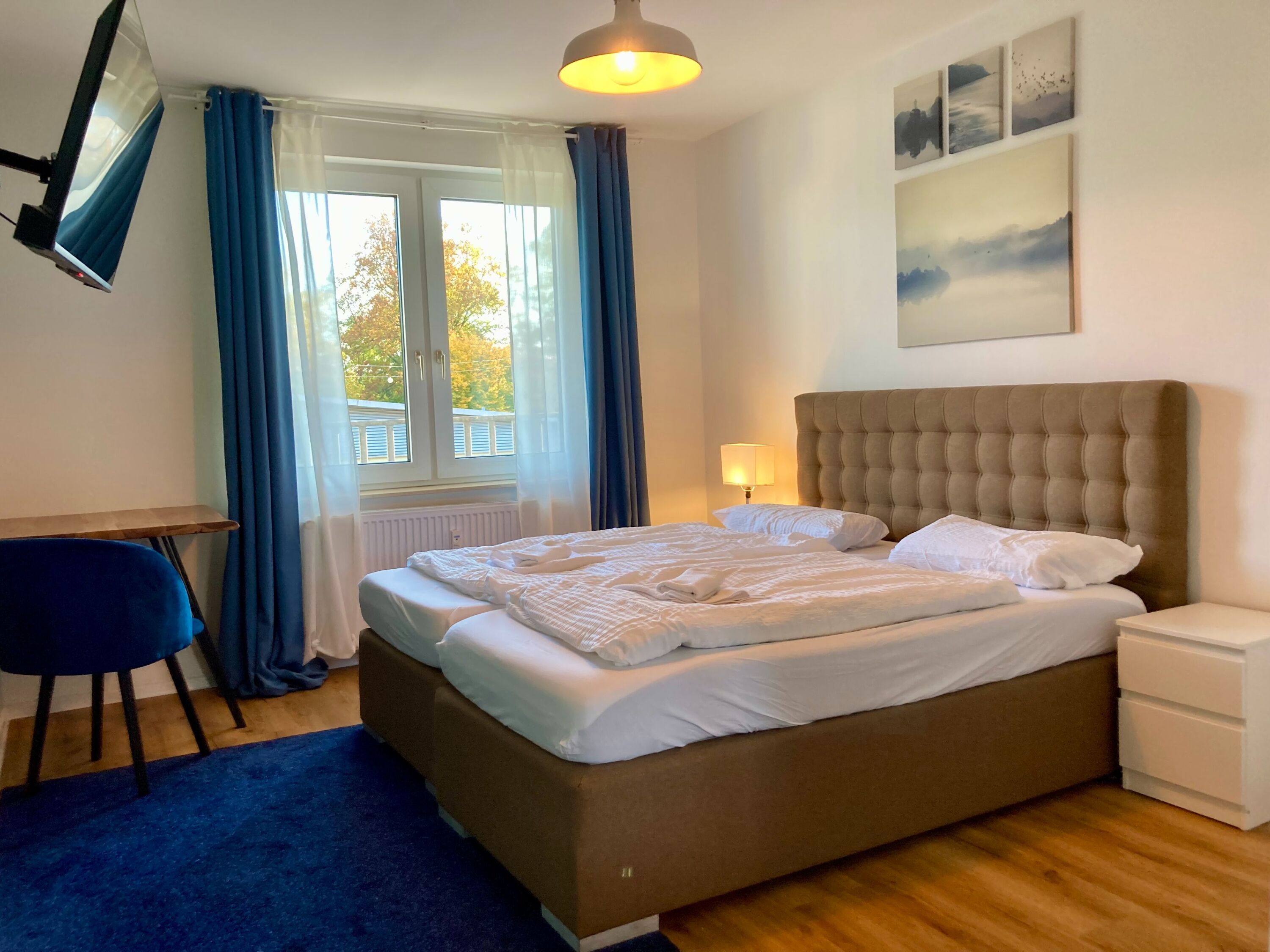 Monteur-Zimmer - Leopoldshöhe - Monteurwohnung (4-5P) mit Parkplatz, Balkon, WLAN - 2x TV, Einzelbetten
