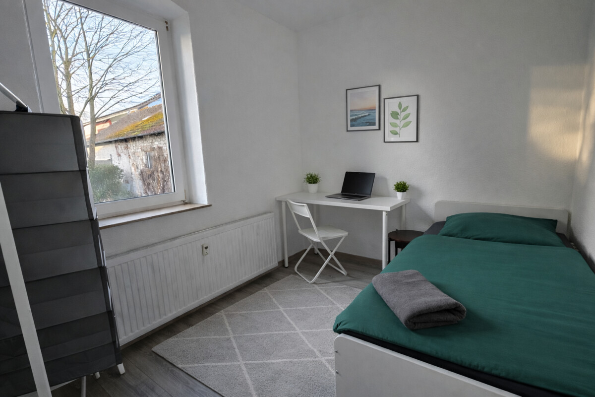 Monteur-Zimmer - Leopoldshöhe - TOP Preis Monteurhaus für bis zu 30 Pers. / top Internt / großer Parkplatz