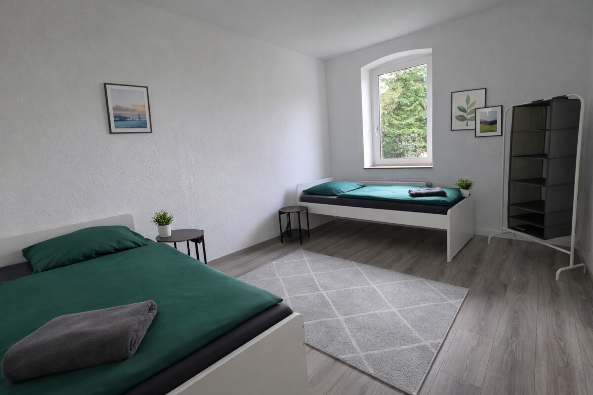 Monteur-Zimmer - Leopoldshöhe - TOP Preis Monteurhaus für bis zu 30 Pers. / top Internt / großer Parkplatz