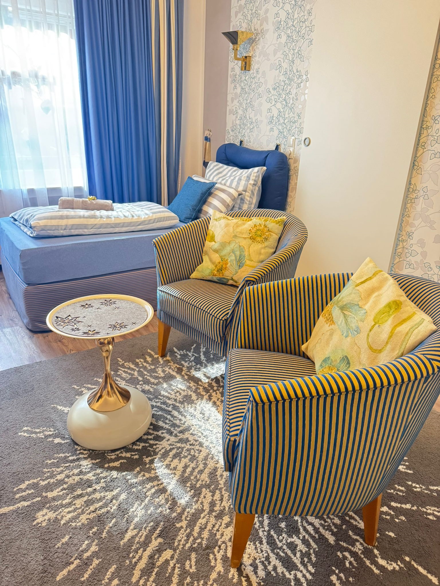 Monteur-Zimmer - Küche - Monteurzimmer und Ferienwohnungen nahe Bonn – Ferienwohnungskomplex „Monteurglück"
