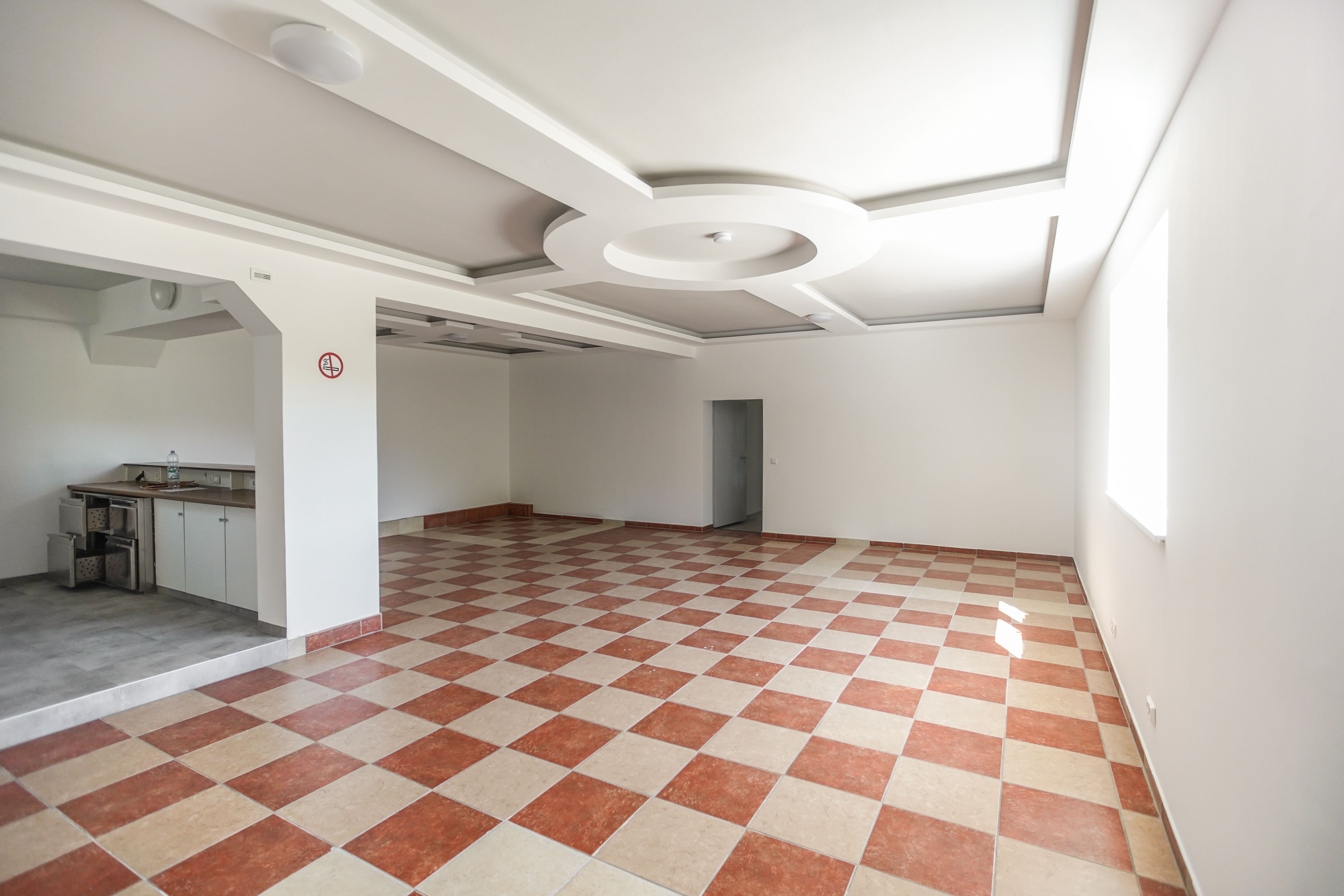 MonteurZimmer: Küchenbereich - Mitarbeiterzimmer Spielfeld