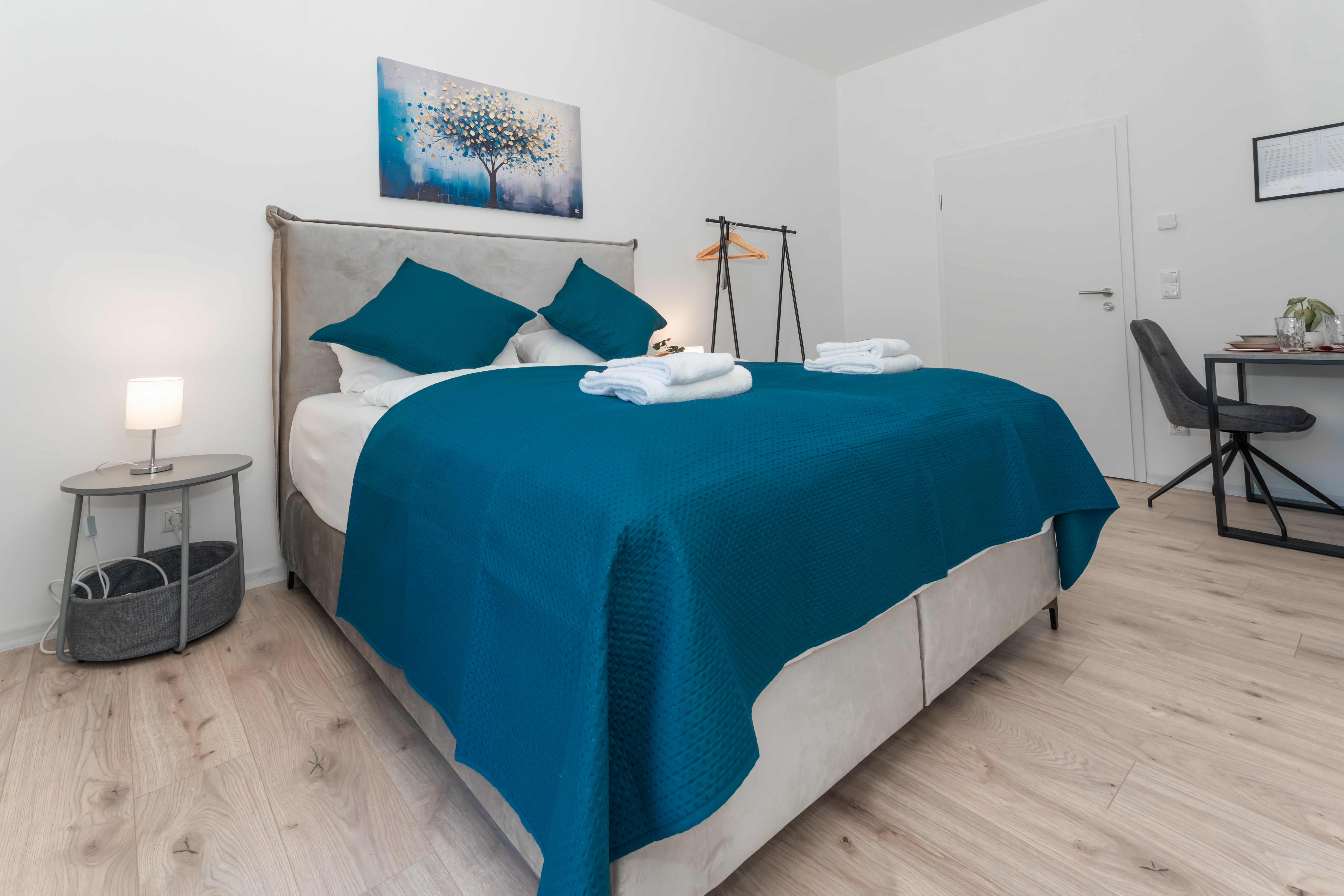 MonteurZimmer: Komfortables Boxspringbett - Komfortable Apartments