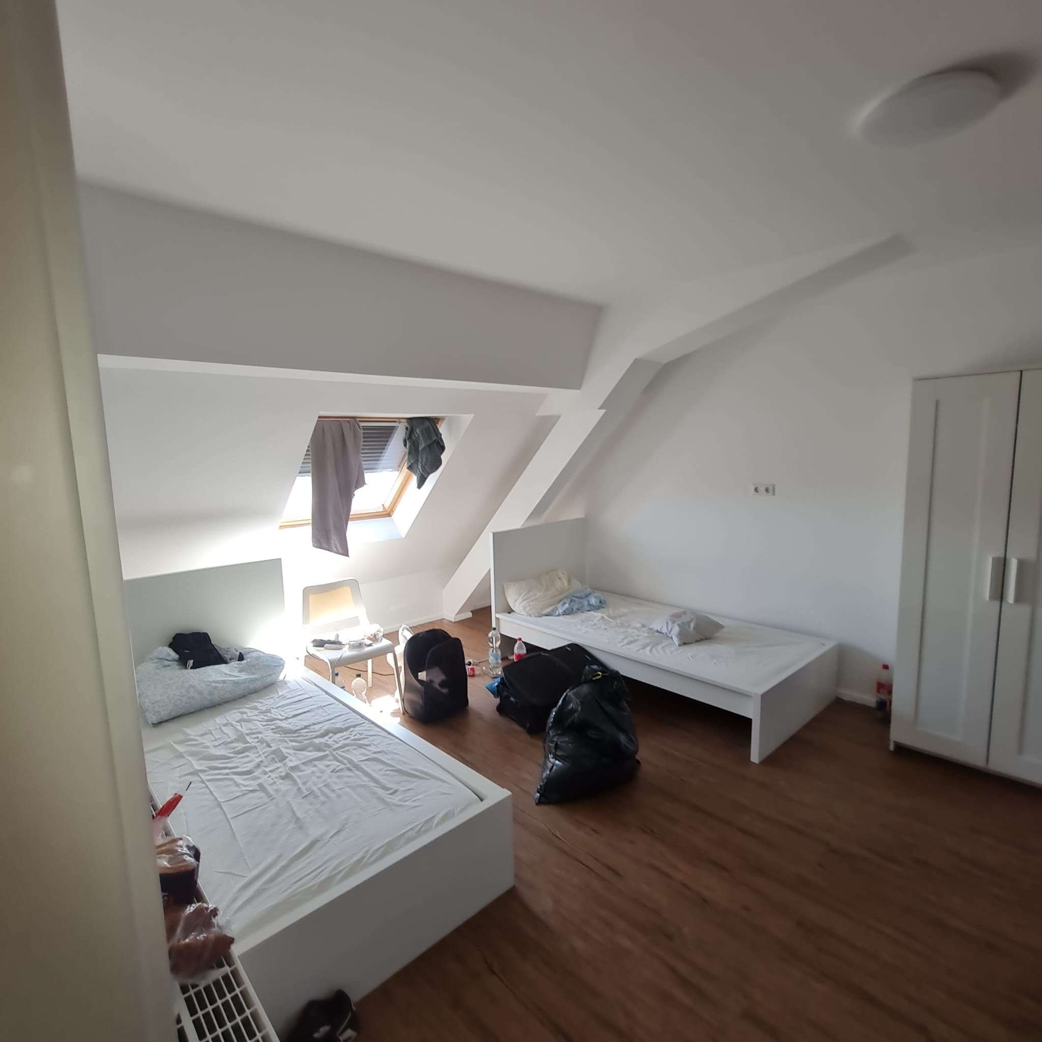 Monteur-Zimmer - Viernheim - Große modernisierte 4 Zimmer Wohnung für Monteure mit Einzelbetten