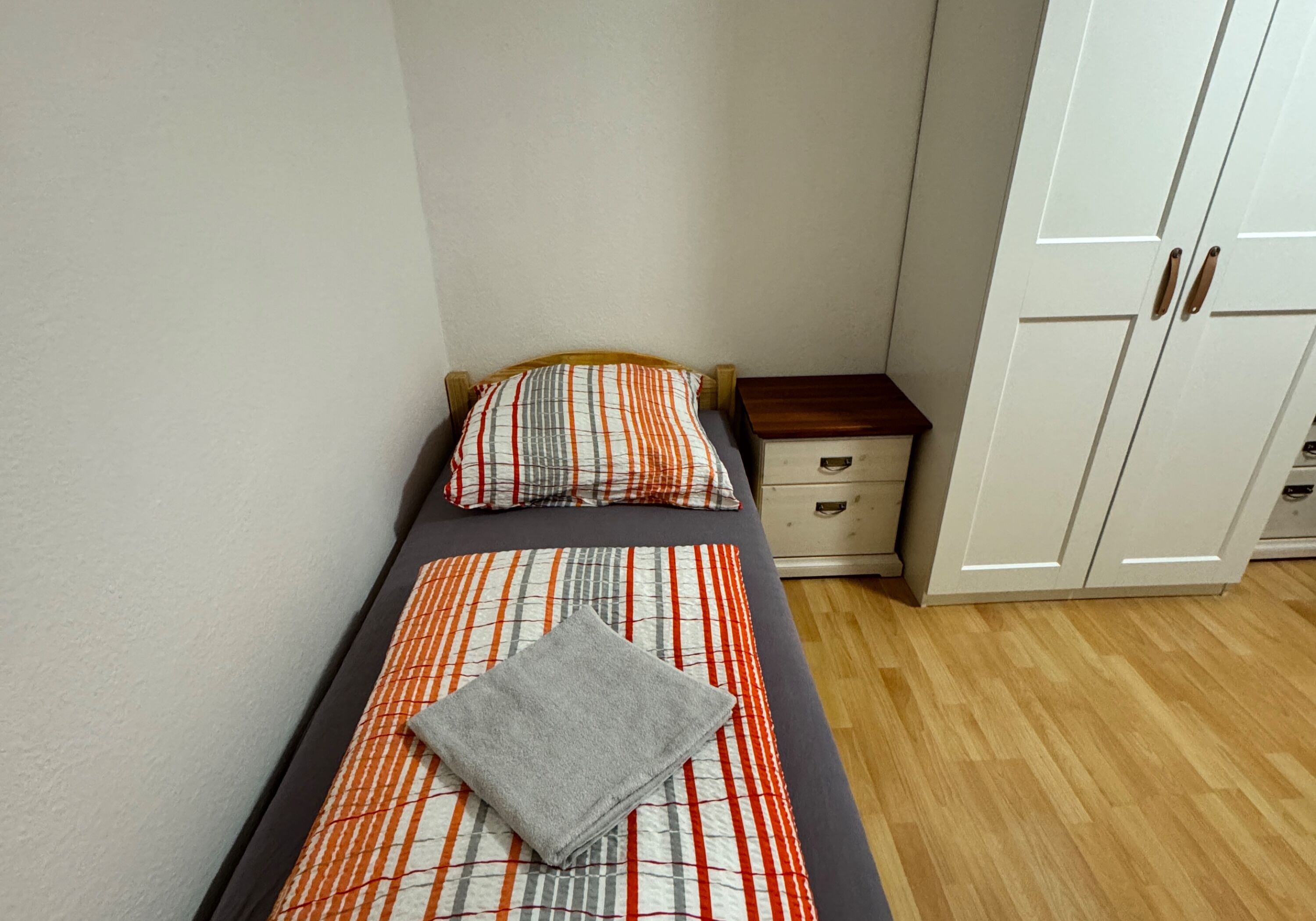 Monteur-Zimmer - Viernheim - Wohnung in Mannheim-Neckarau!