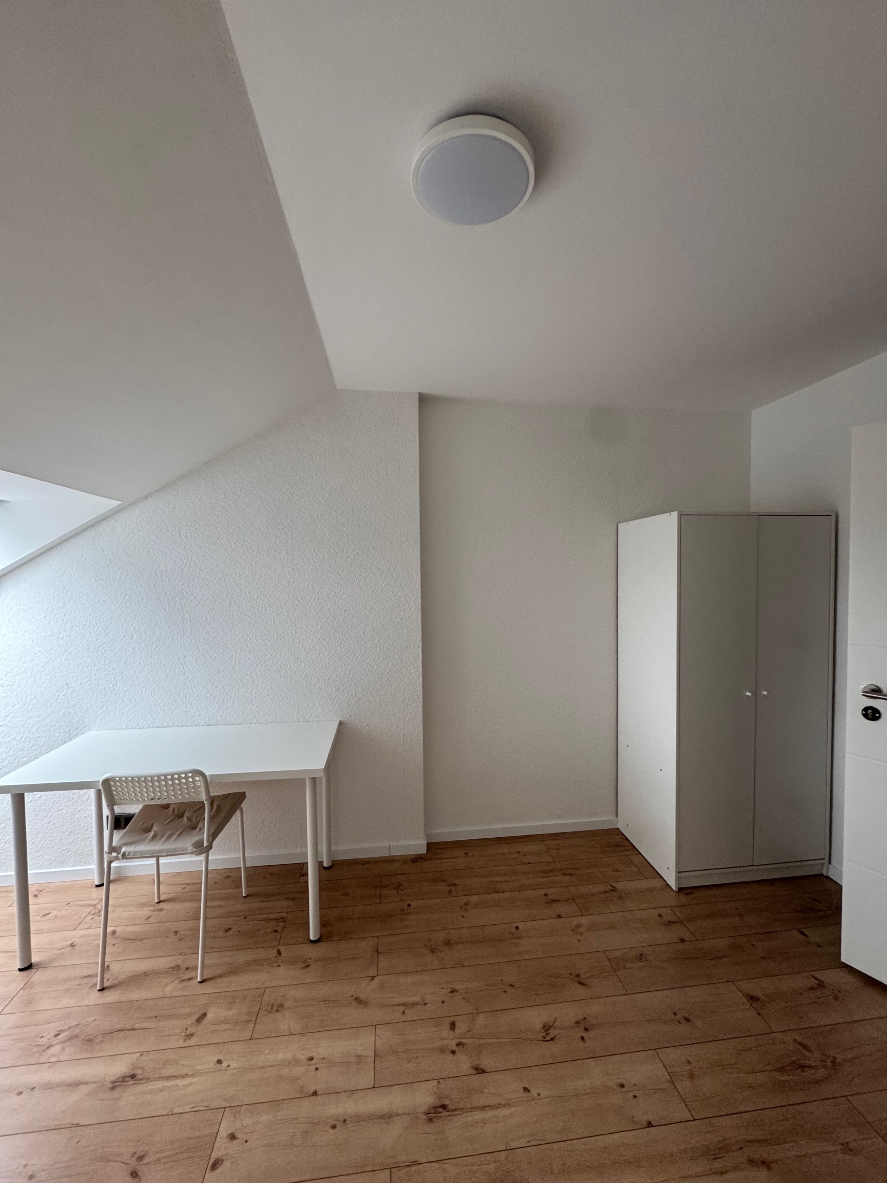 Monteur-Zimmer - Viernheim - Monteurzimmer für bis zu 15 Personen und 20 Parkplätze