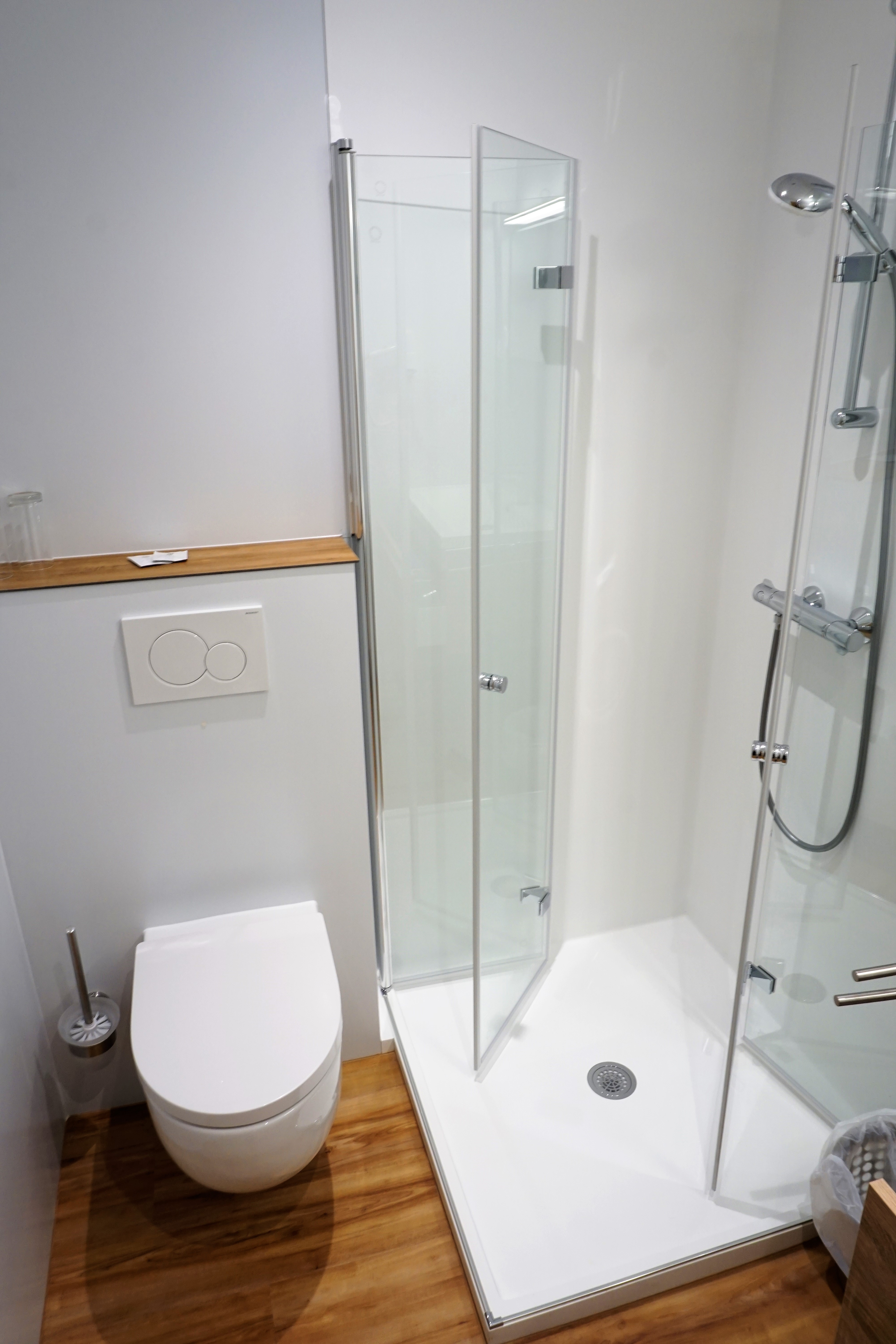 Monteur-Zimmer - Badezimmer Apartement mit Dusche, WC, Waschbecken, Spiegel, Föhn , Hand- und Badetuch für Kurzaufenthalte
Zusatzbuchung Frühstück ab 6 Uhr
günstige Wochen und Longstay-Pauschalen, bitte anfragen - Hotel Wahlmüller-das kleine Hotel am Voralpenkreuz