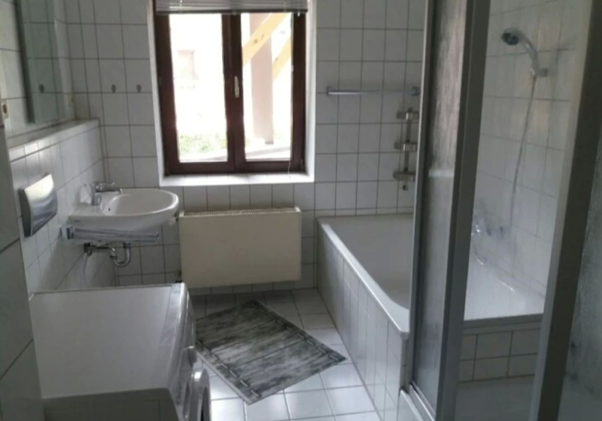 MonteurZimmer: Bad (alle Bäder sind mit Badewanne und Dusche) - Monteurwohnung zum Entspannen