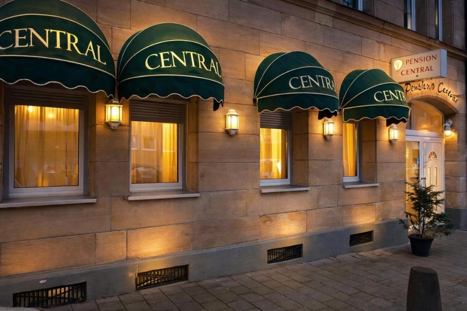 Monteur-Zimmer - Gaststätte Karlstor Pension Central