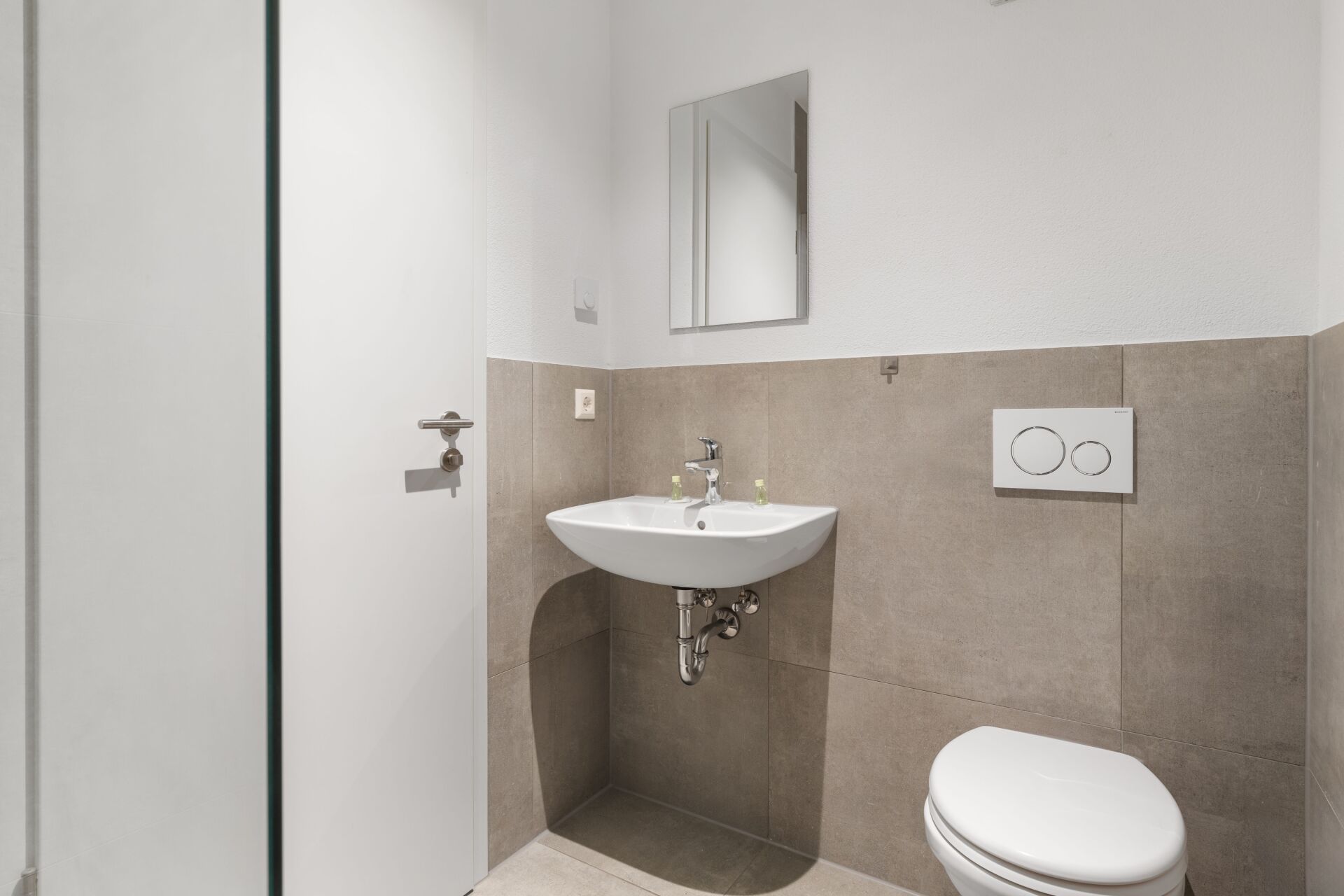 Monteur-Zimmer - LIVINGBOXX® - not a hotel