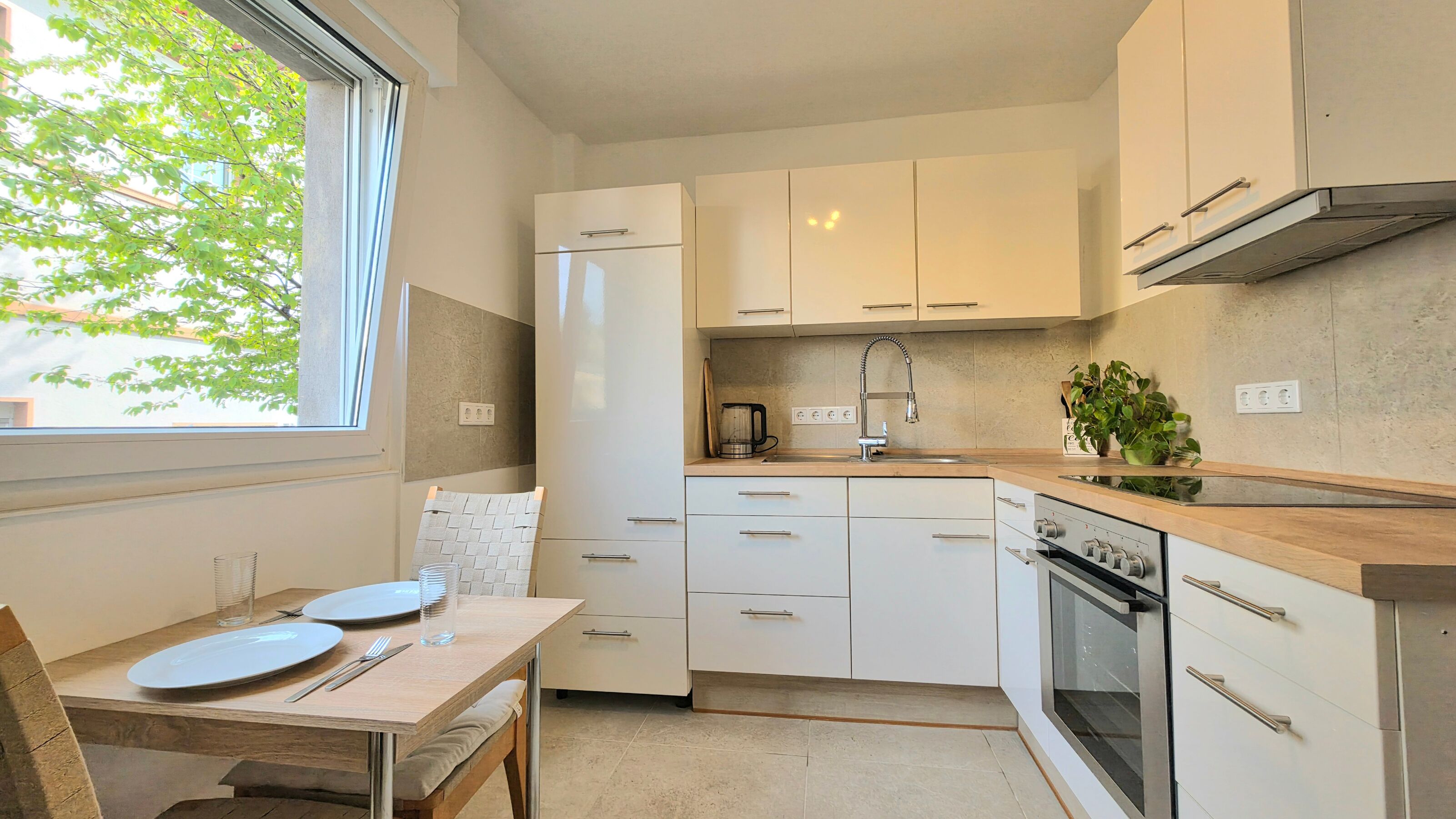 Monteur-Zimmer - Heiligenhaus - Große Wohnung für 3-7 Leute mit Balkon und extra WC + eigener Parkplatz