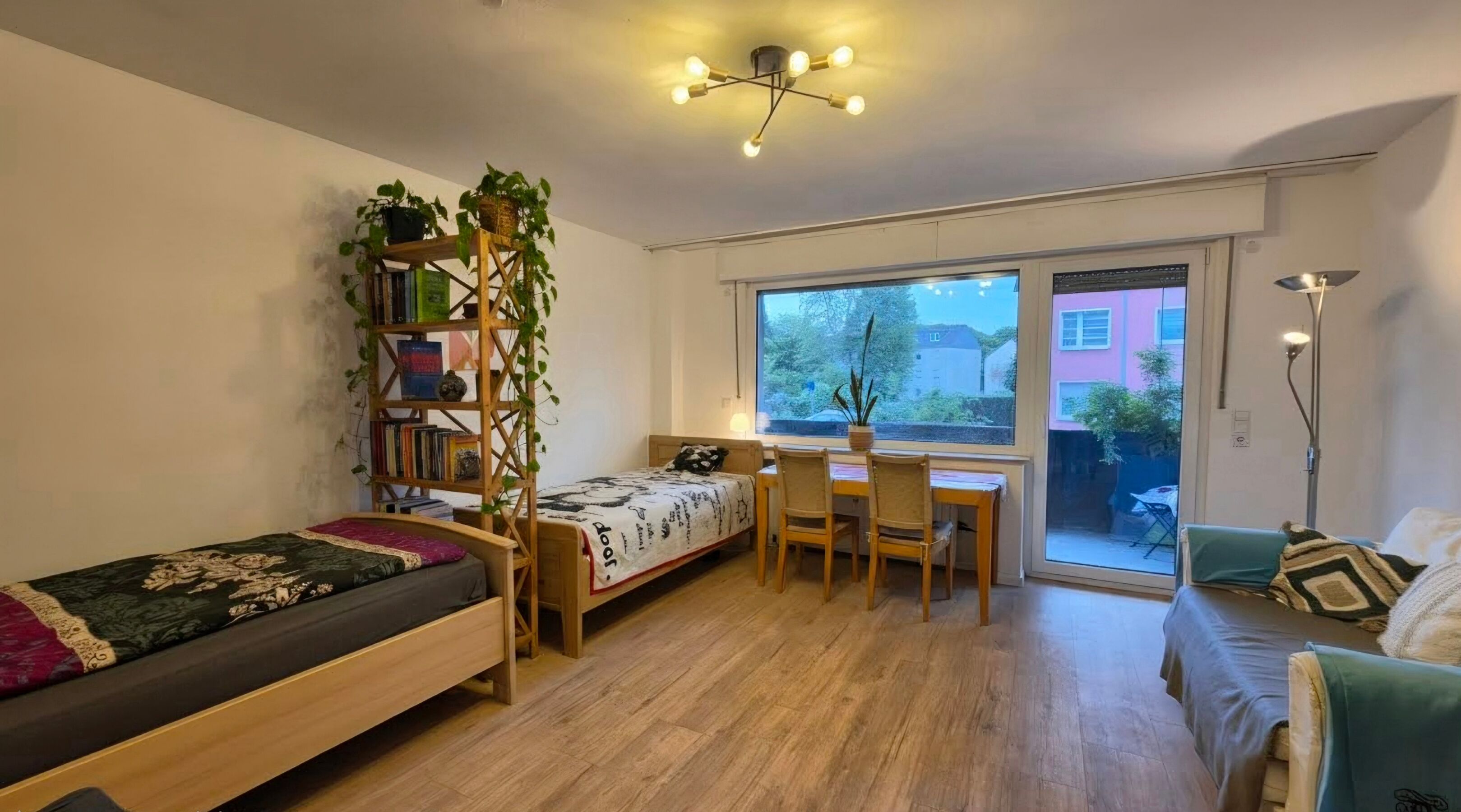 Monteur-Zimmer - Heiligenhaus - Große Wohnung für 3-7 Leute mit Balkon und extra WC + eigener Parkplatz