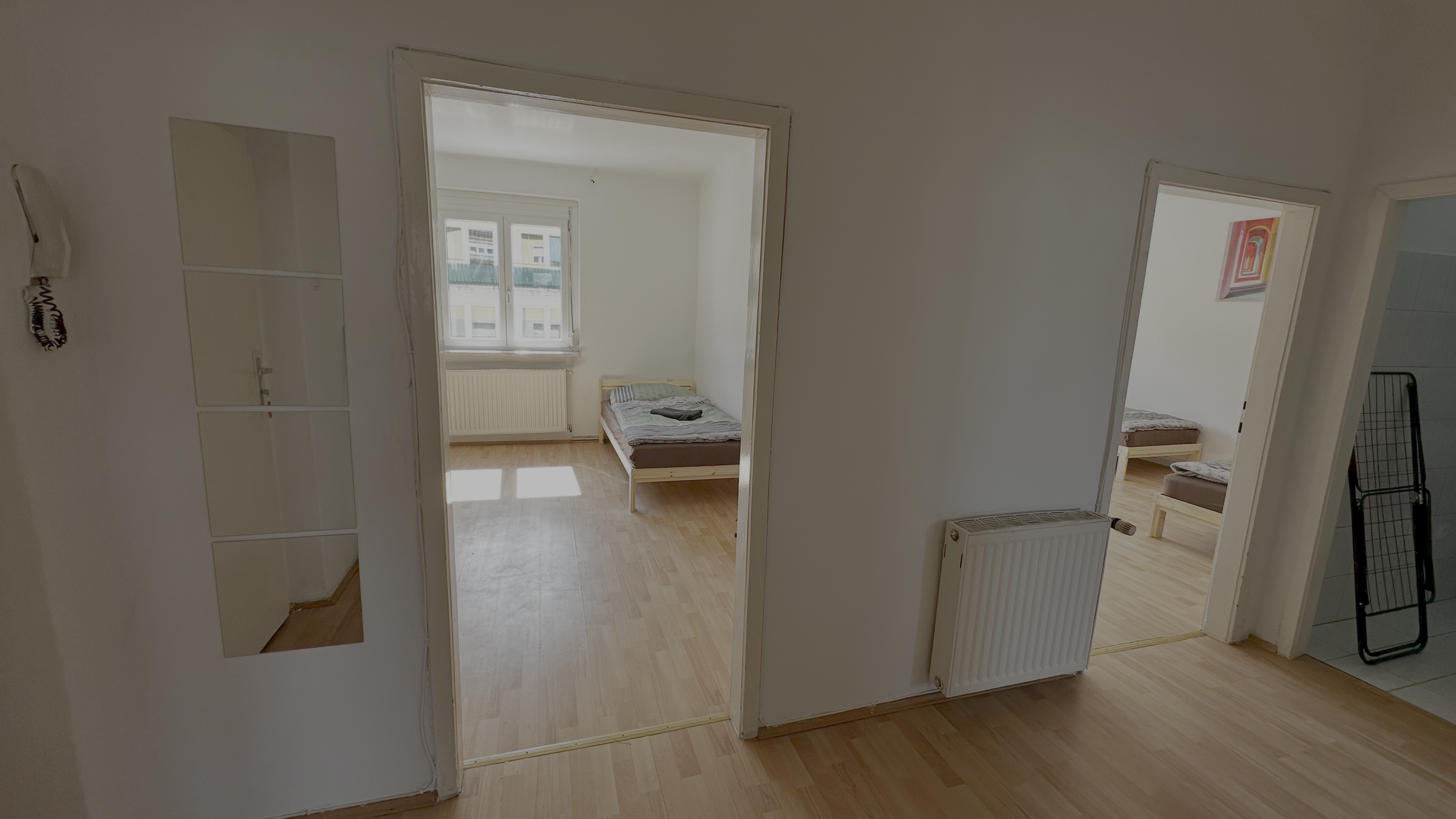 MonteurZimmer: Vorzimmer - Monteur-Arbeiter Wohnung in Gewerbe-und Industriegebiet Nähe