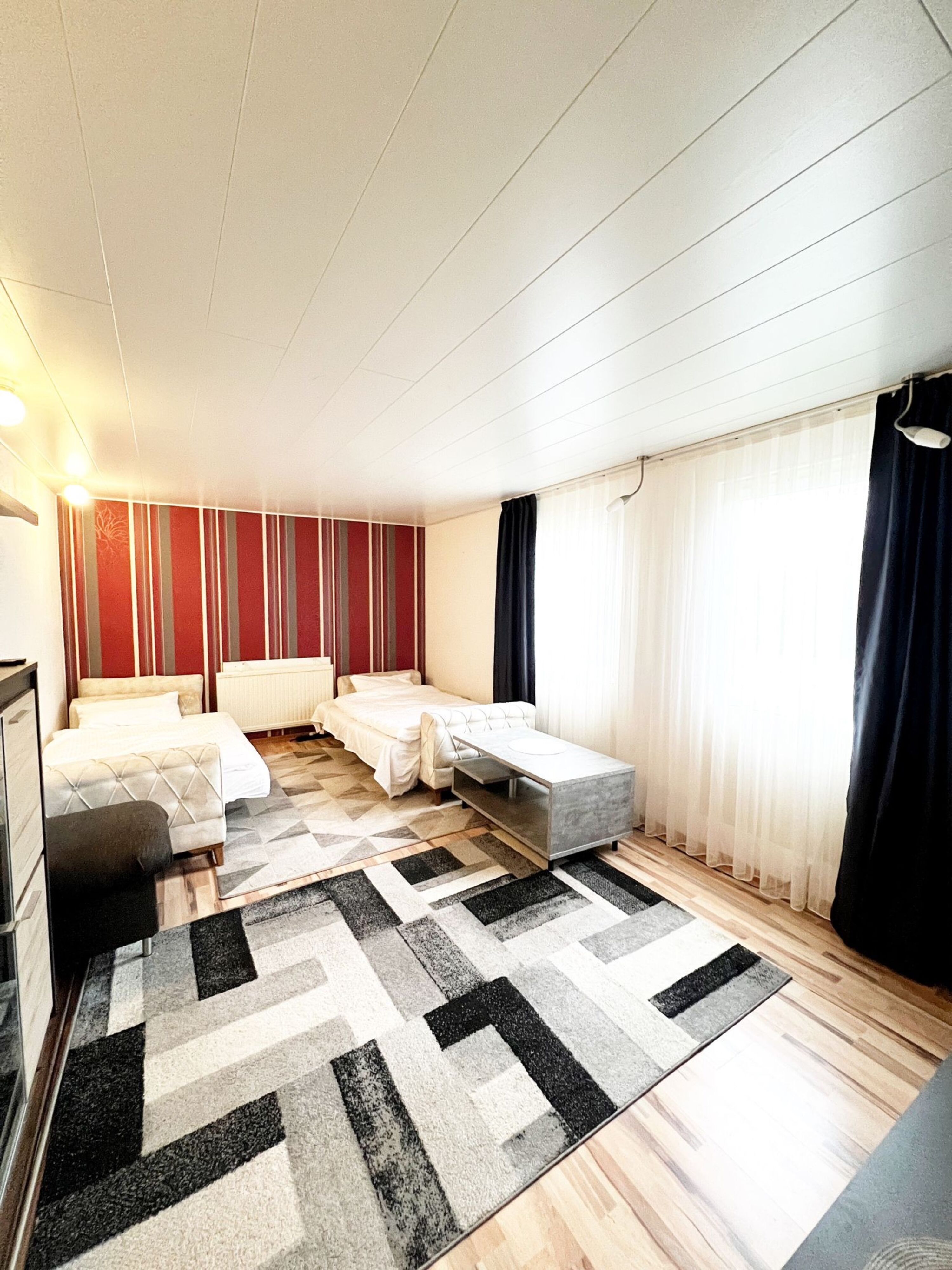 Monteur-Zimmer - Preis pro Nacht - Bungalow 60m² -2 Zimmer, 6 Betten mit Garten, Grill, Terasse