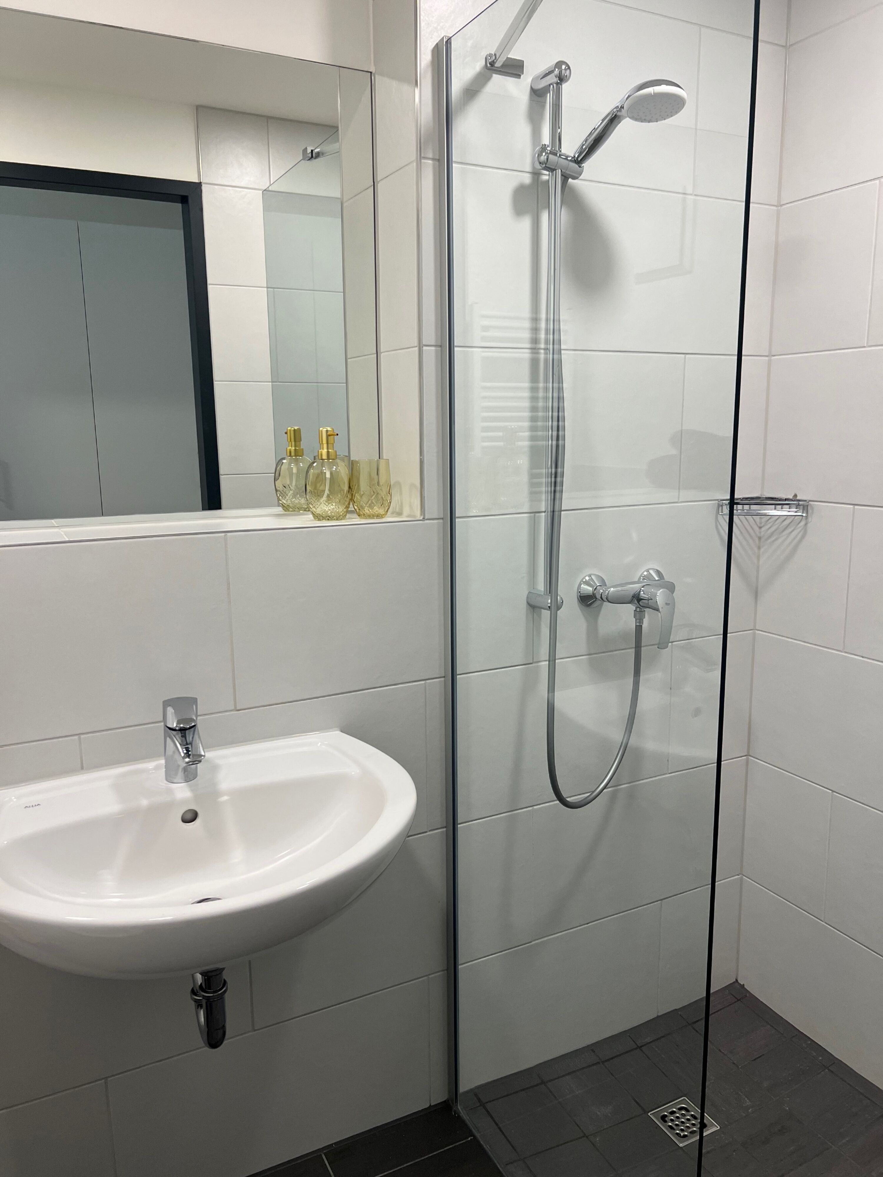 Monteur-Zimmer - Preis pro Nacht - Studio Wohnung in Wiesbaden
