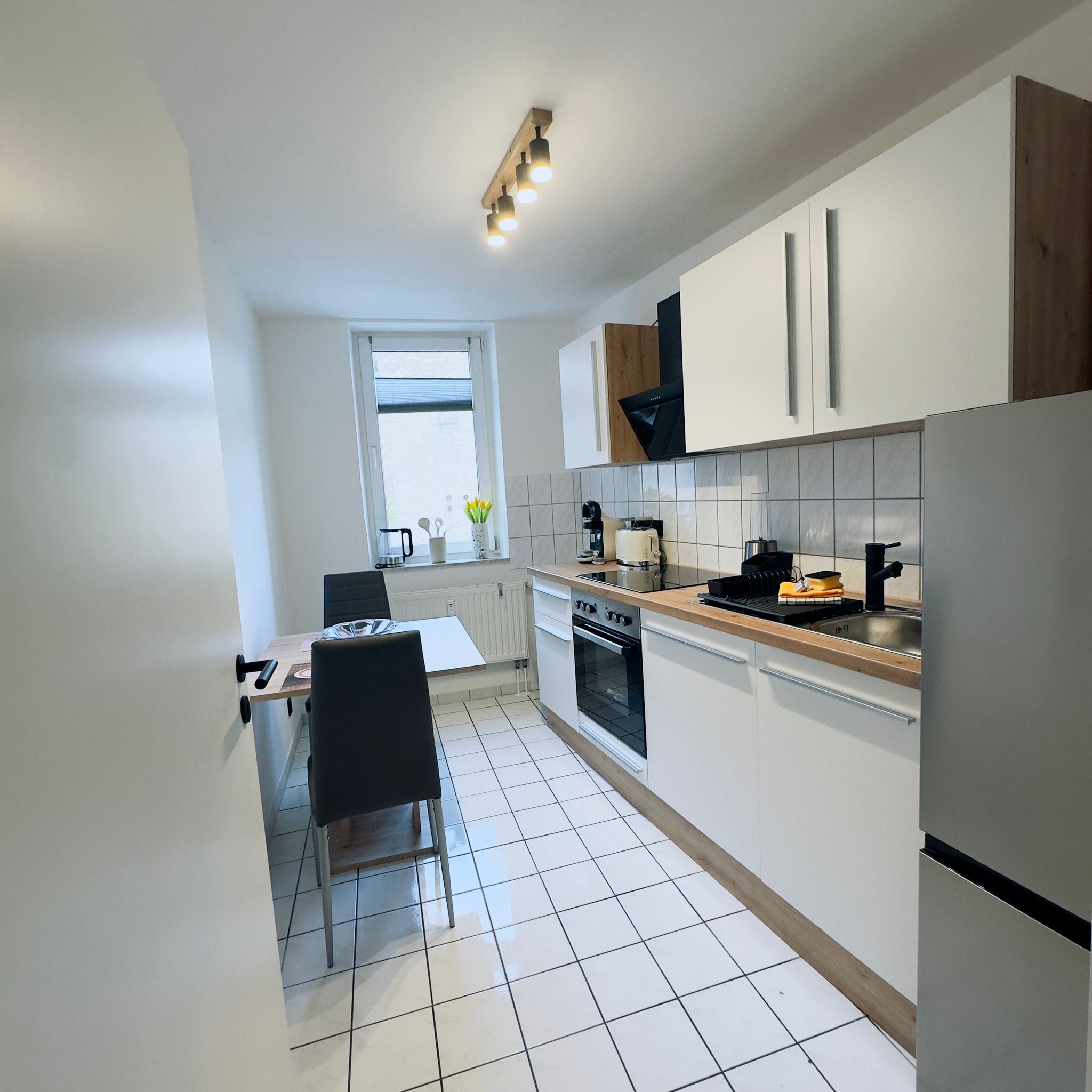 MonteurZimmer: Küche - Business-Wohnung für Monteure & Fachkräfte | 2 Zimmer | WLAN | Küche | Rostock