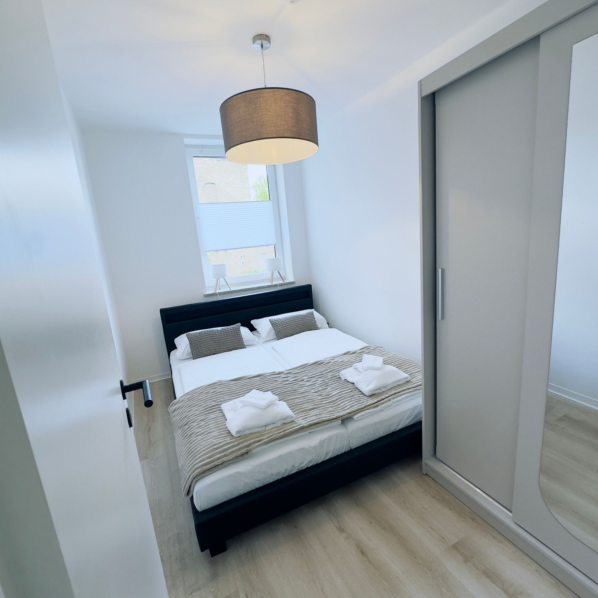 MonteurZimmer: Business-Wohnung für Monteure & Fachkräfte | 2 Zimmer | WLAN | Küche | Rostock