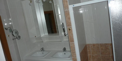 Monteur-Zimmer - Lanzendorf (Lanzendorf) - SCHRENK Josef 1220 Wien