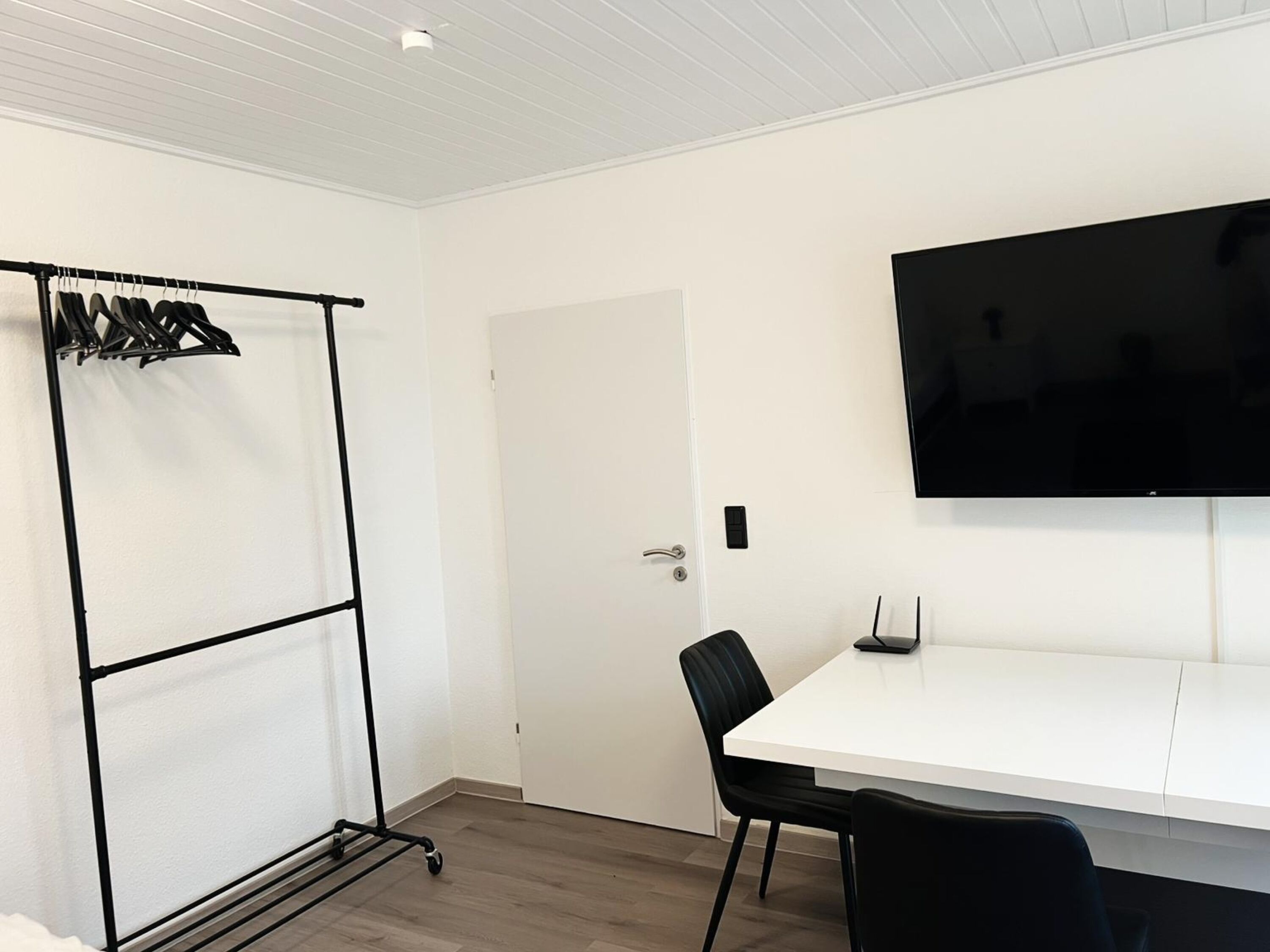 Monteur-Zimmer - Jülich - Komfortable Monteurwohnung mit Balkon in der Stadt! Gute Anbindungen l