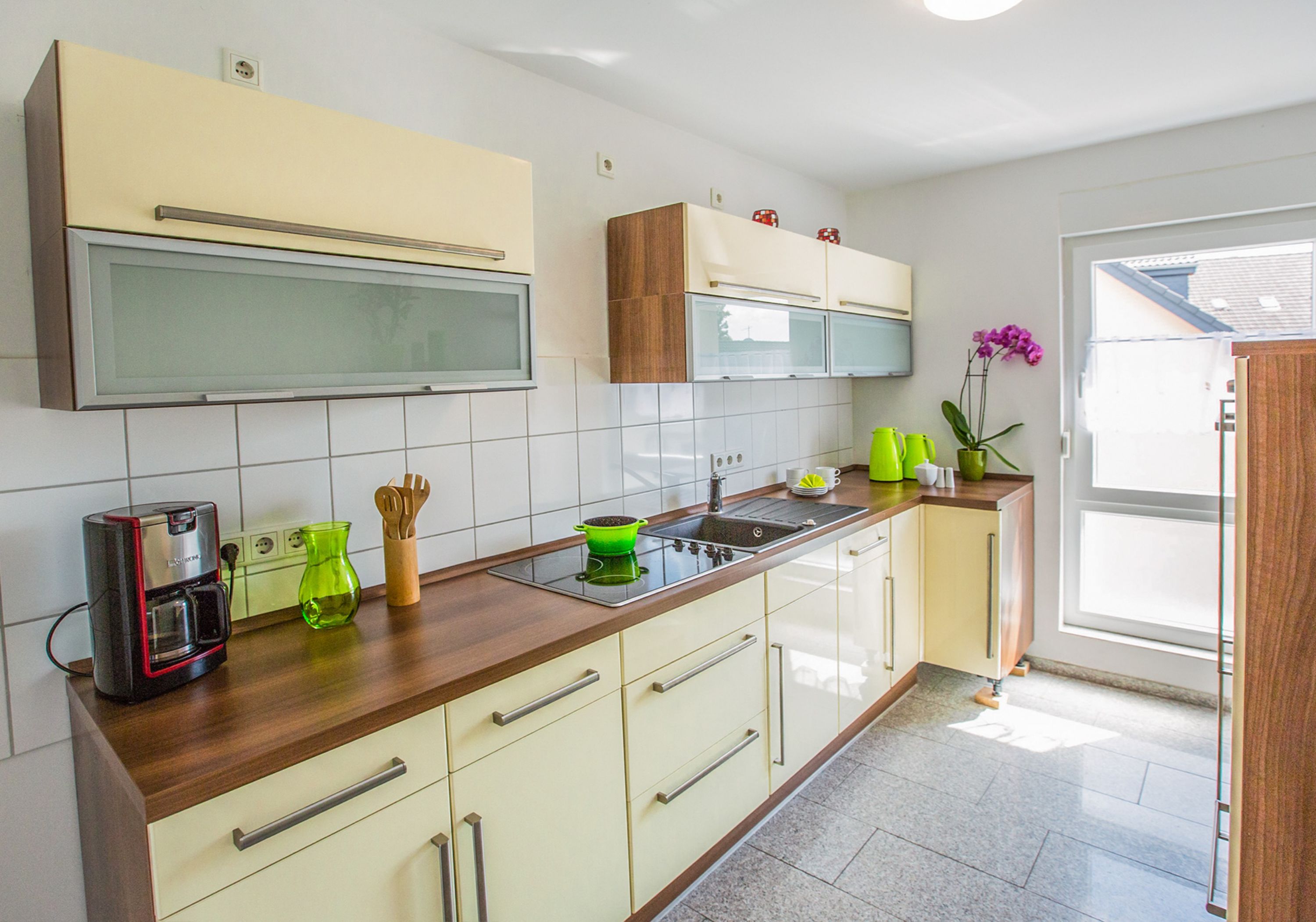 Monteur-Zimmer - Jülich - 4 bis 6 Zimmer 110 m² Wohnung. Für 4 bis 12 Personen