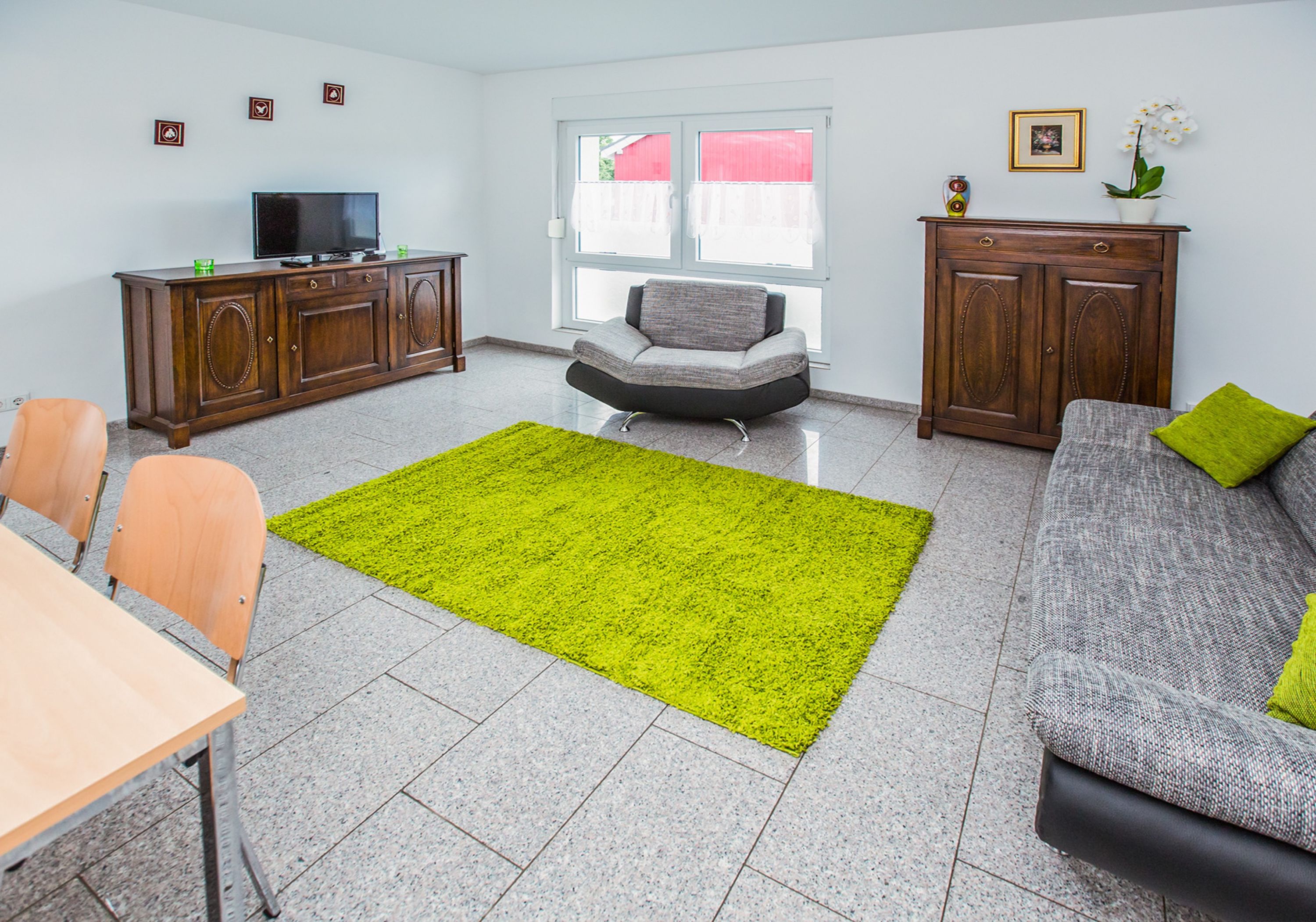 Monteur-Zimmer - Jülich - 4 bis 6 Zimmer 110 m² Wohnung. Für 4 bis 12 Personen