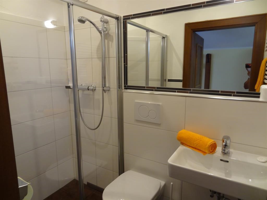 Monteur-Zimmer - Frühstück - Österreich - Dusche/WC - Winkler Winkler